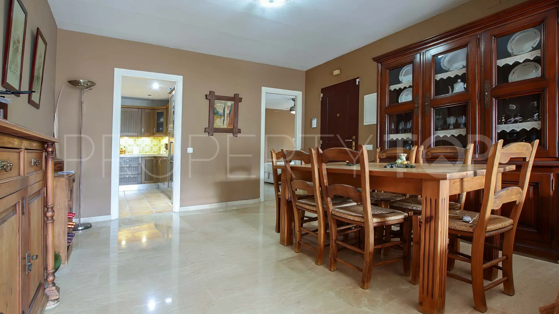 Ground floor apartment with 3 bedrooms for sale in Nueva Andalucia