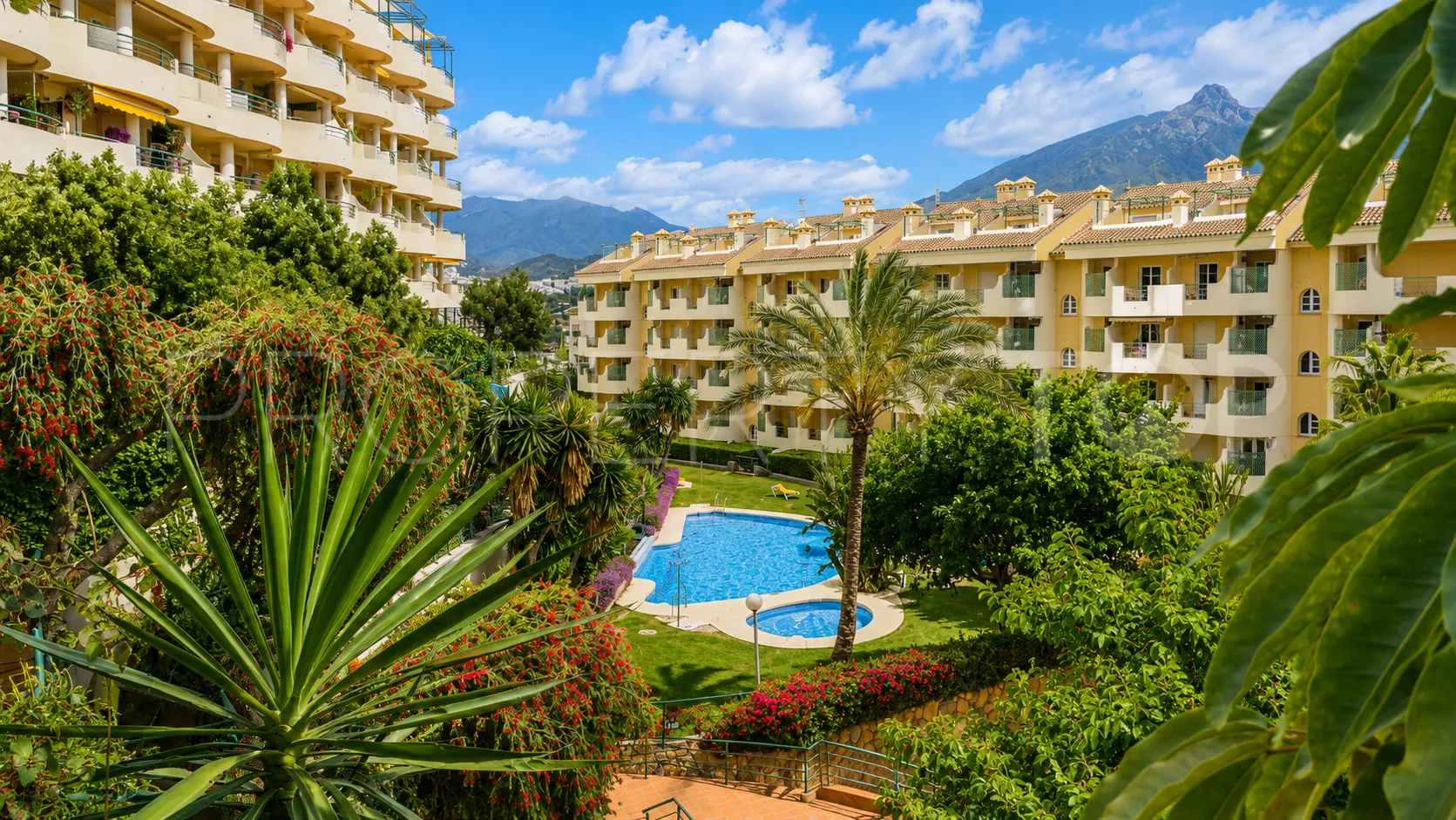 For sale 2 bedrooms apartment in Señorio de Aloha