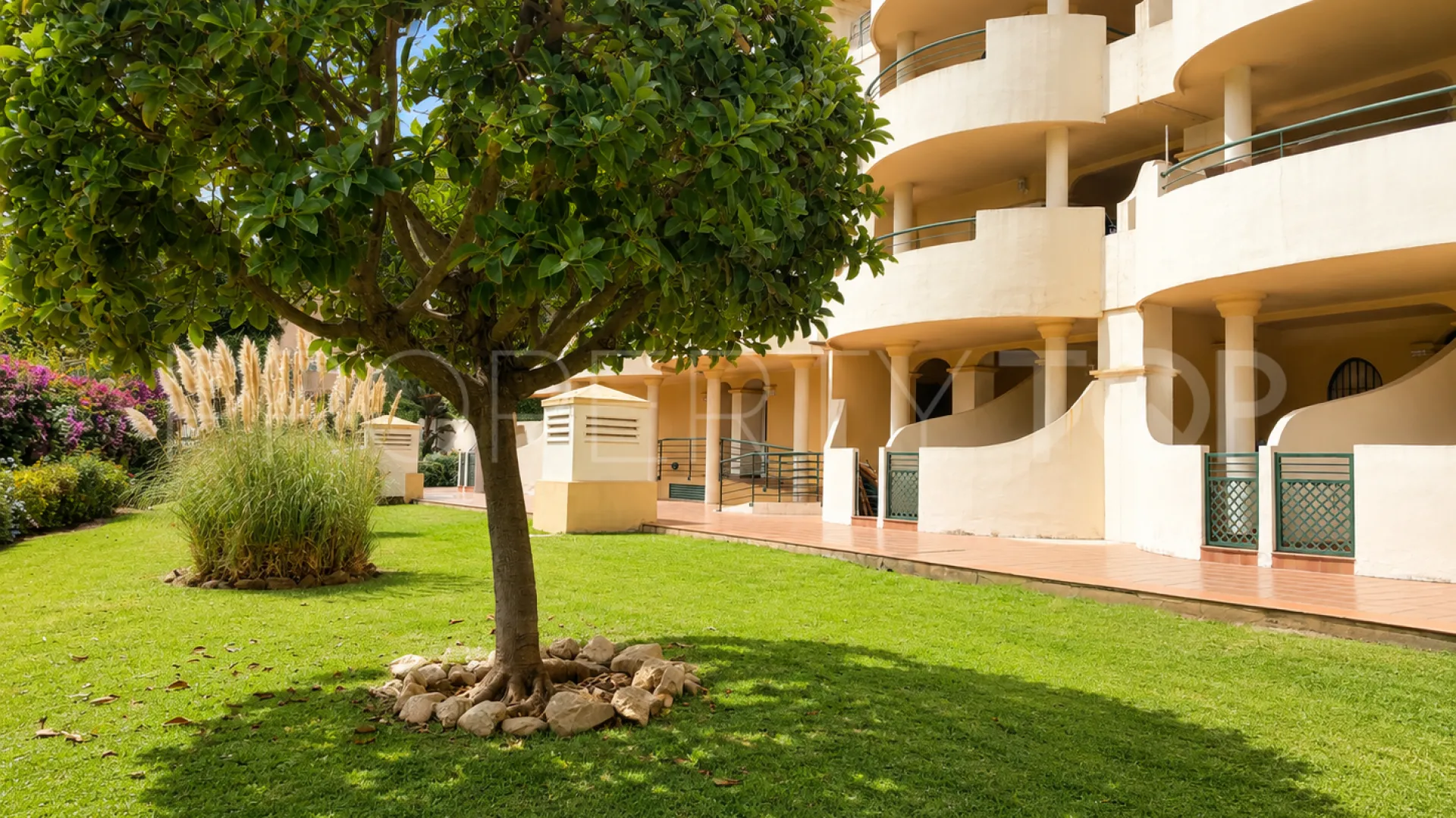 For sale 2 bedrooms apartment in Señorio de Aloha