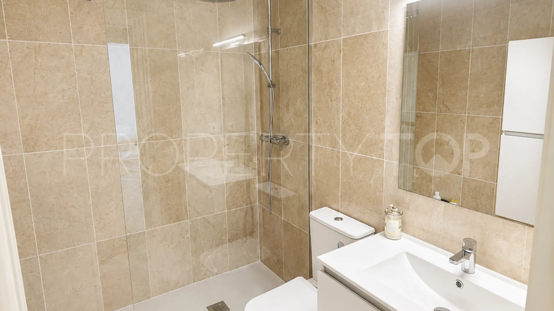 For sale penthouse in Aloha Gardens