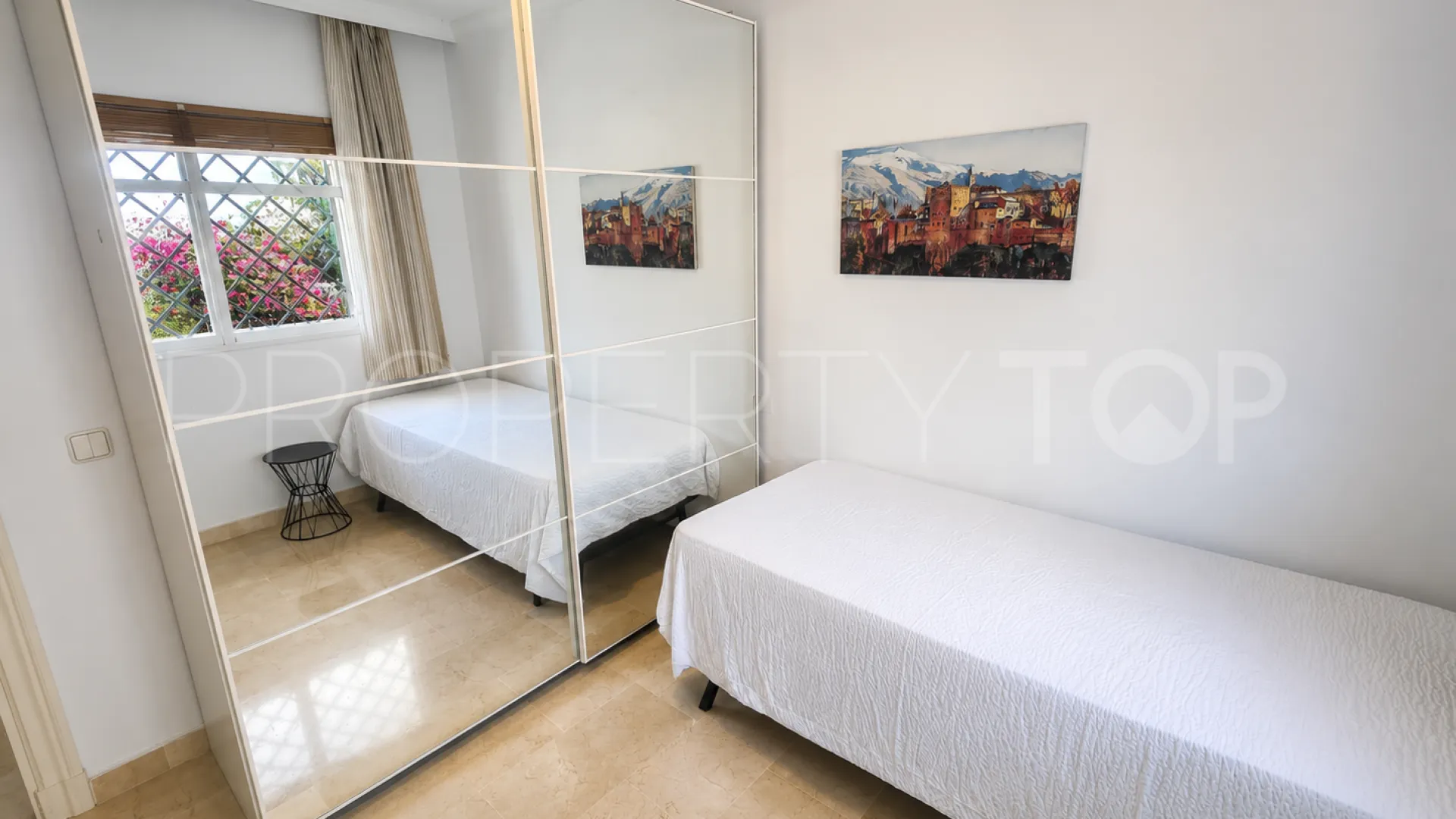 For sale penthouse in Aloha Gardens