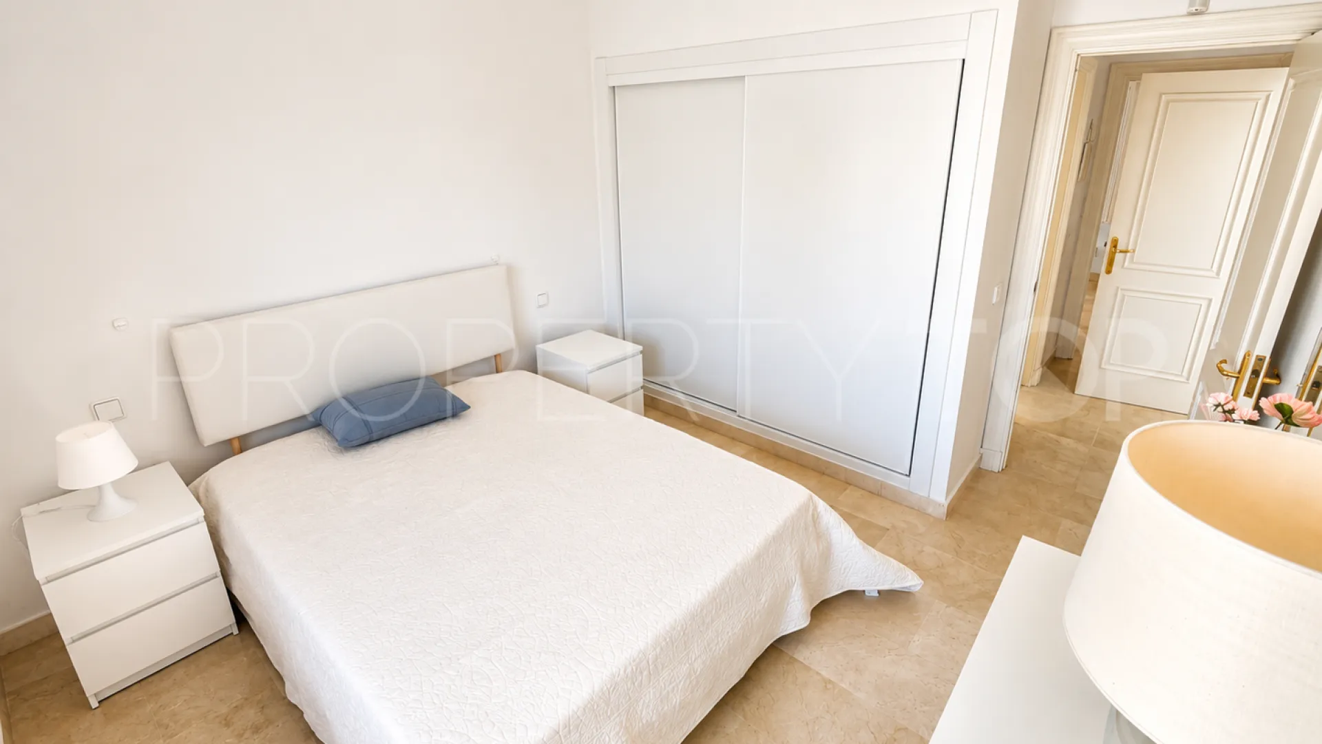 For sale penthouse in Aloha Gardens