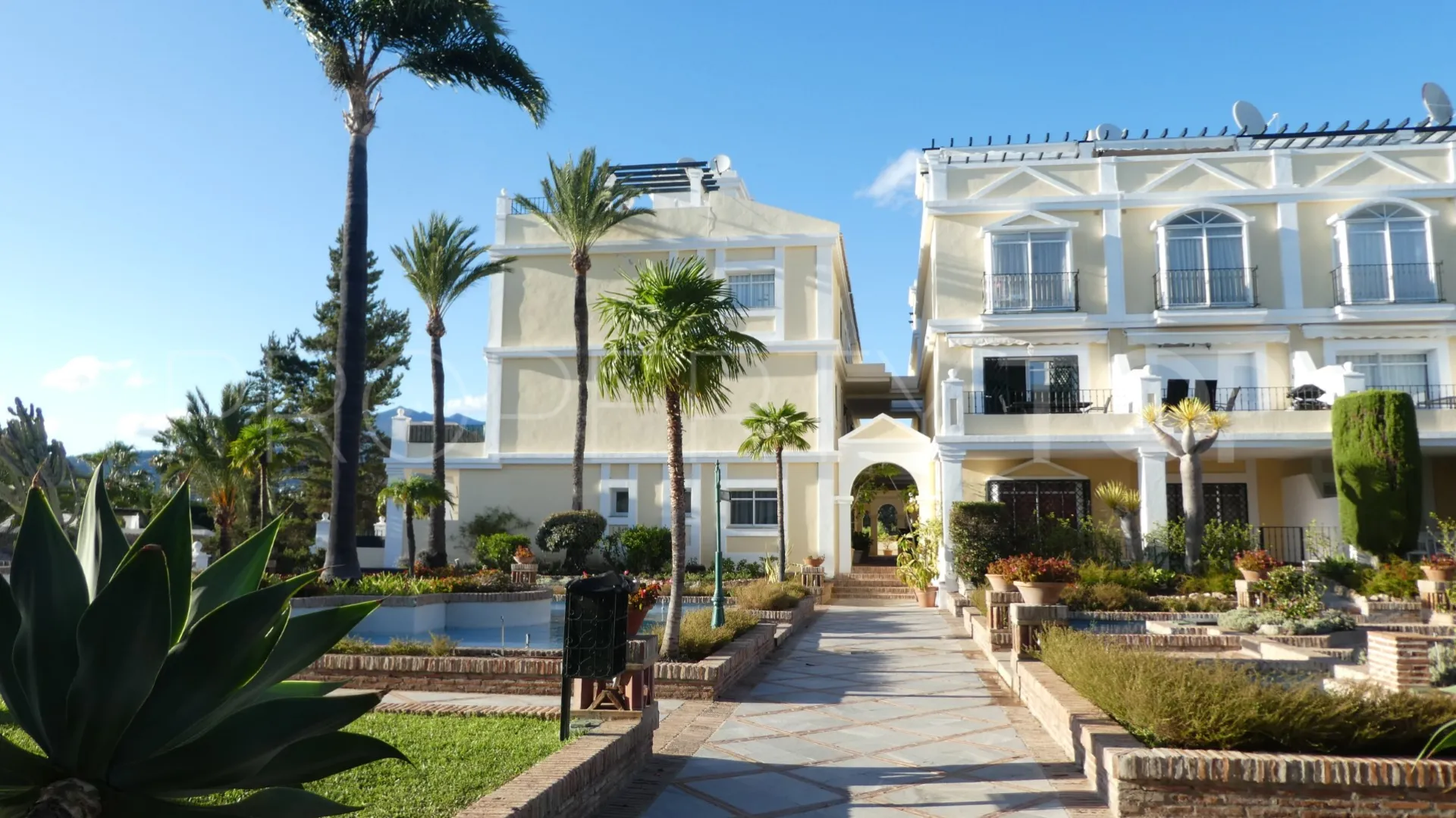 For sale penthouse in Aloha Gardens