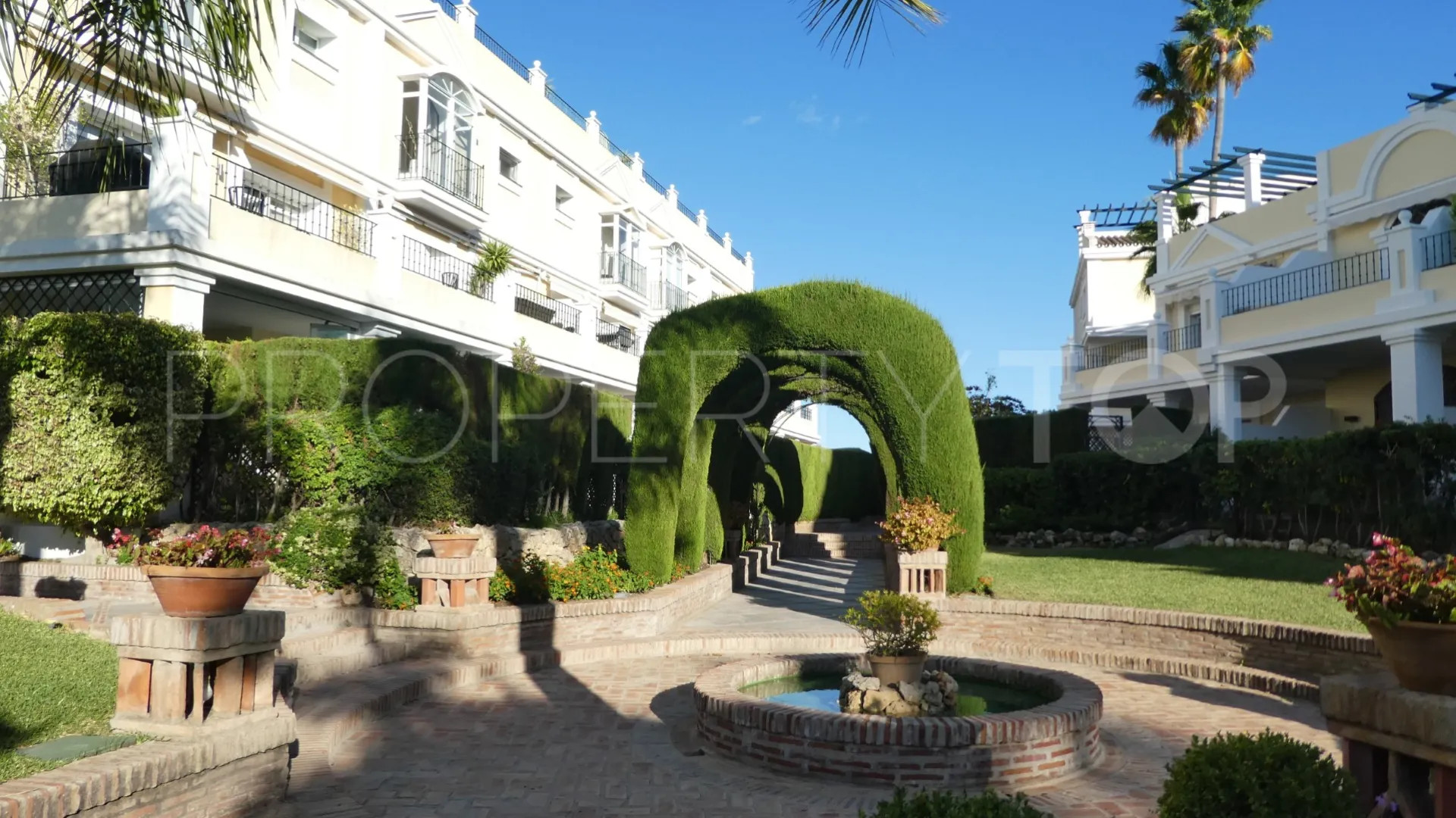 For sale penthouse in Aloha Gardens