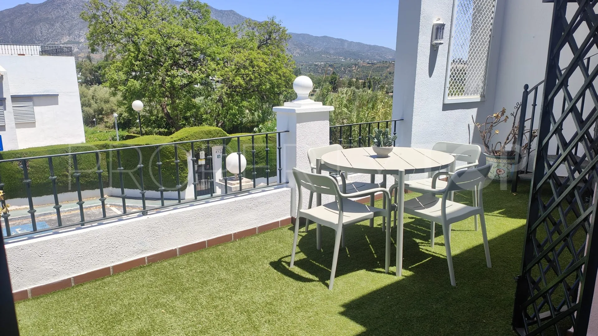 For sale penthouse in Aloha Gardens