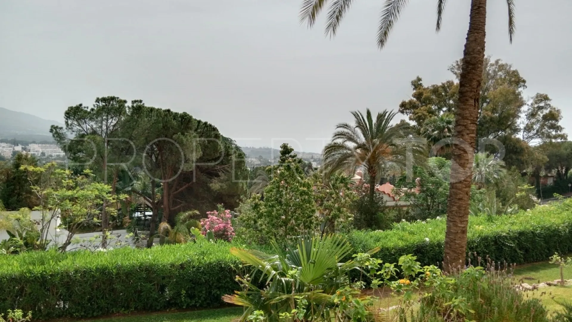 Apartamento planta baja de 2 dormitorios a la venta en La Corniche