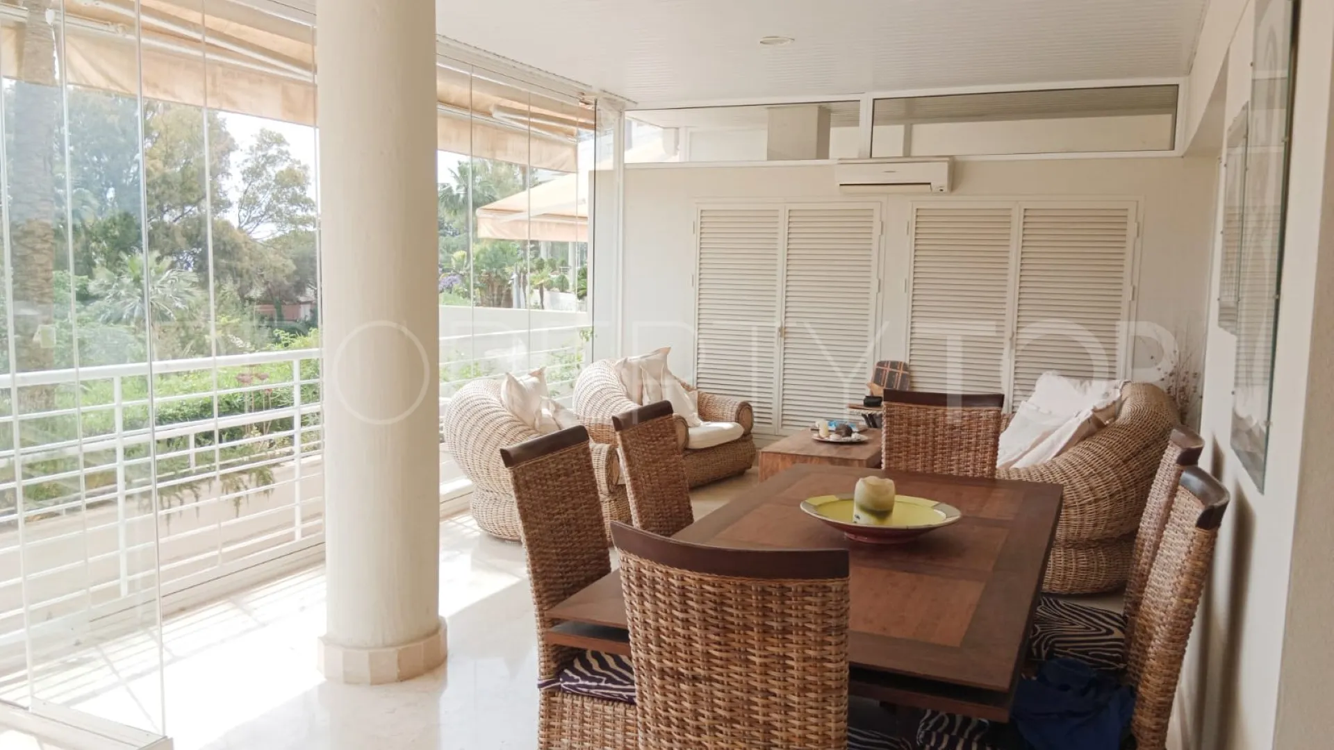 Apartamento planta baja de 2 dormitorios a la venta en La Corniche