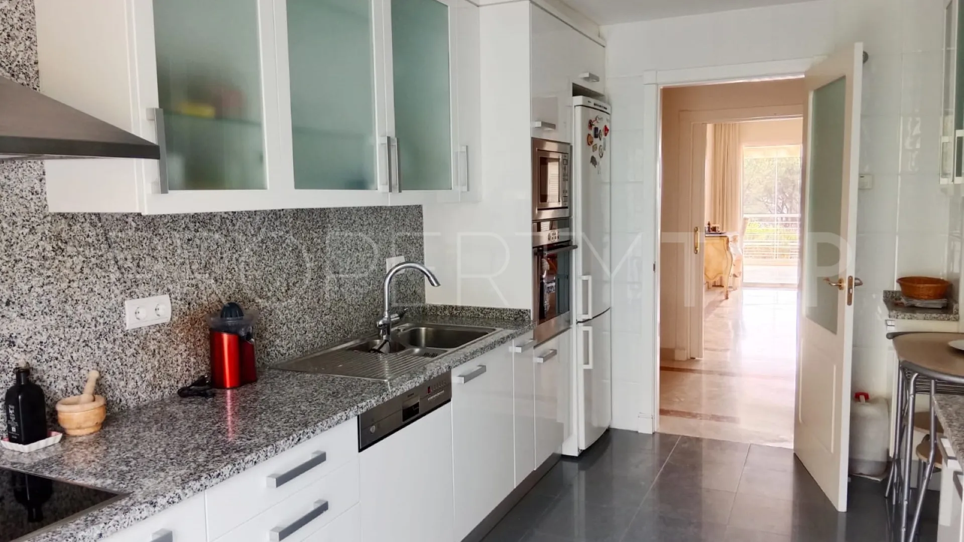 Apartamento planta baja de 2 dormitorios a la venta en La Corniche