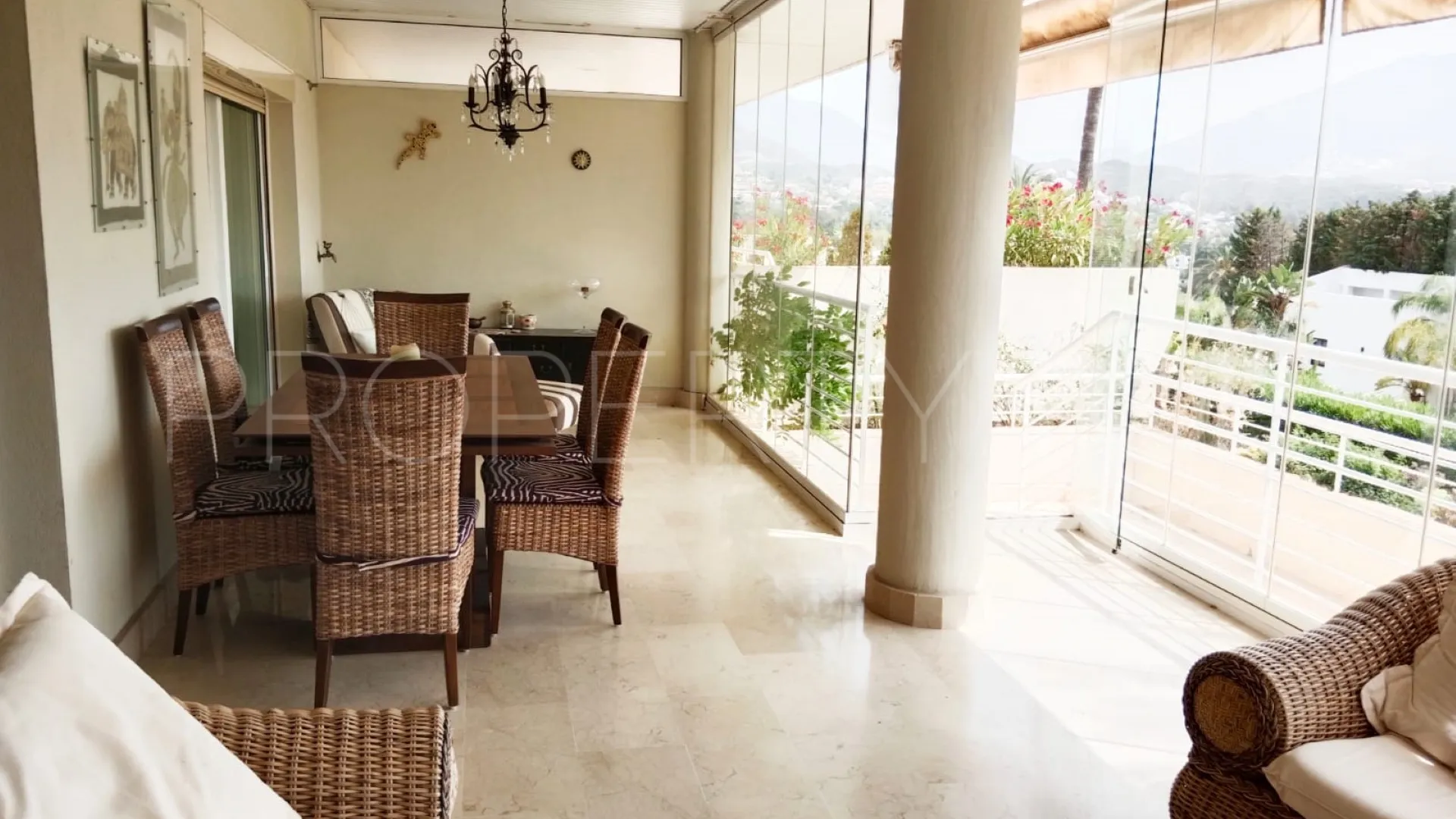 Apartamento planta baja de 2 dormitorios a la venta en La Corniche