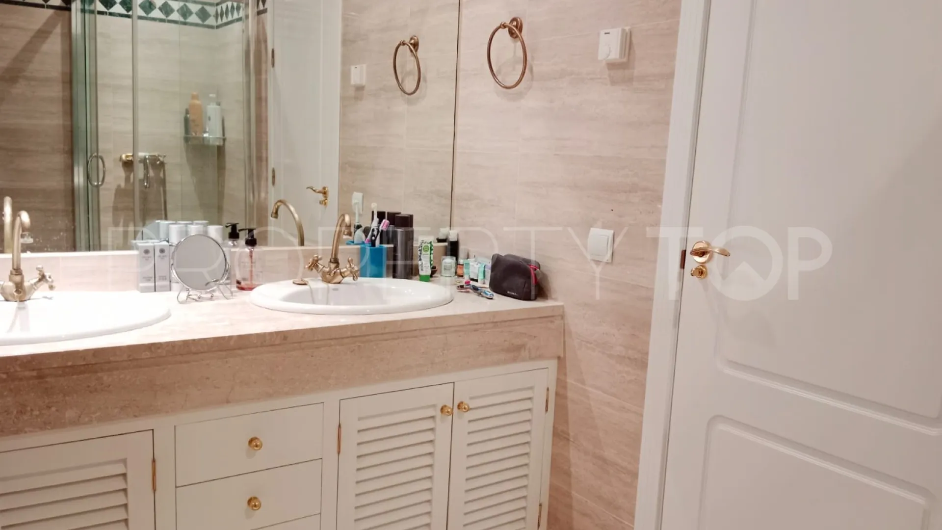 Apartamento planta baja de 2 dormitorios a la venta en La Corniche