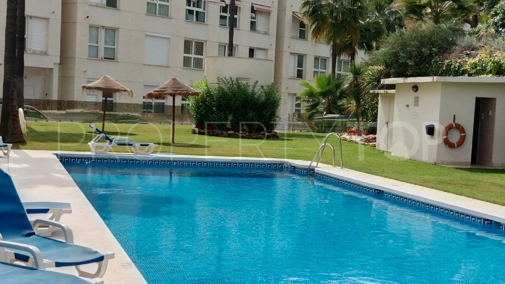 Apartamento planta baja de 2 dormitorios a la venta en La Corniche