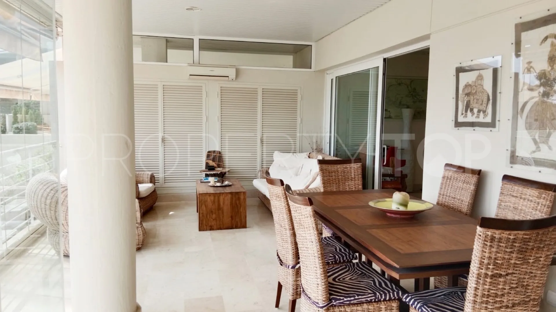 Apartamento planta baja de 2 dormitorios a la venta en La Corniche