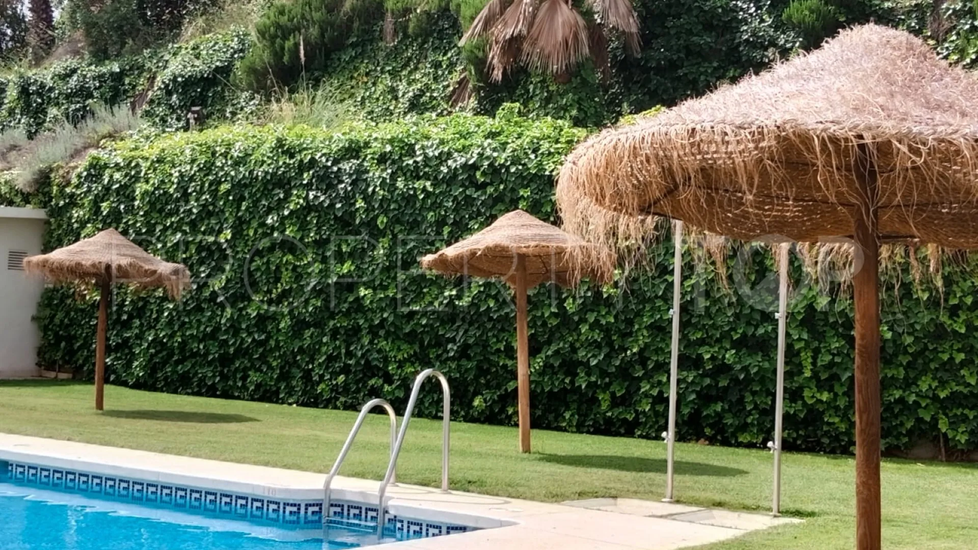 Apartamento planta baja de 2 dormitorios a la venta en La Corniche