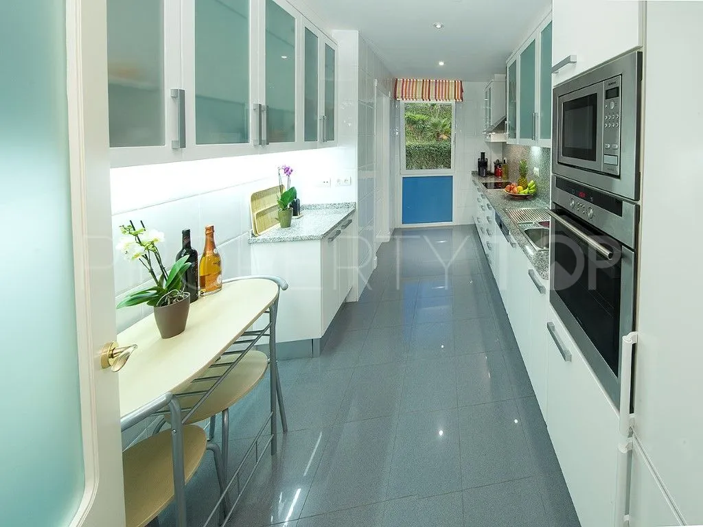 Apartamento planta baja de 2 dormitorios a la venta en La Corniche