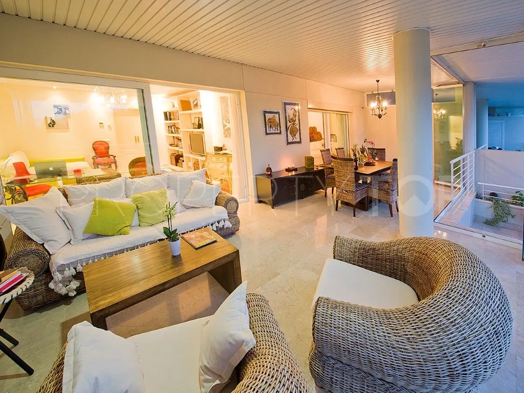 Apartamento planta baja de 2 dormitorios a la venta en La Corniche
