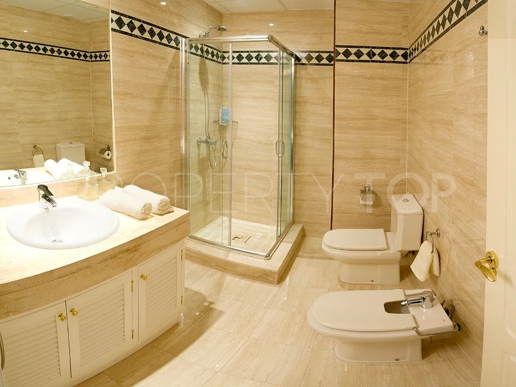 Apartamento planta baja de 2 dormitorios a la venta en La Corniche