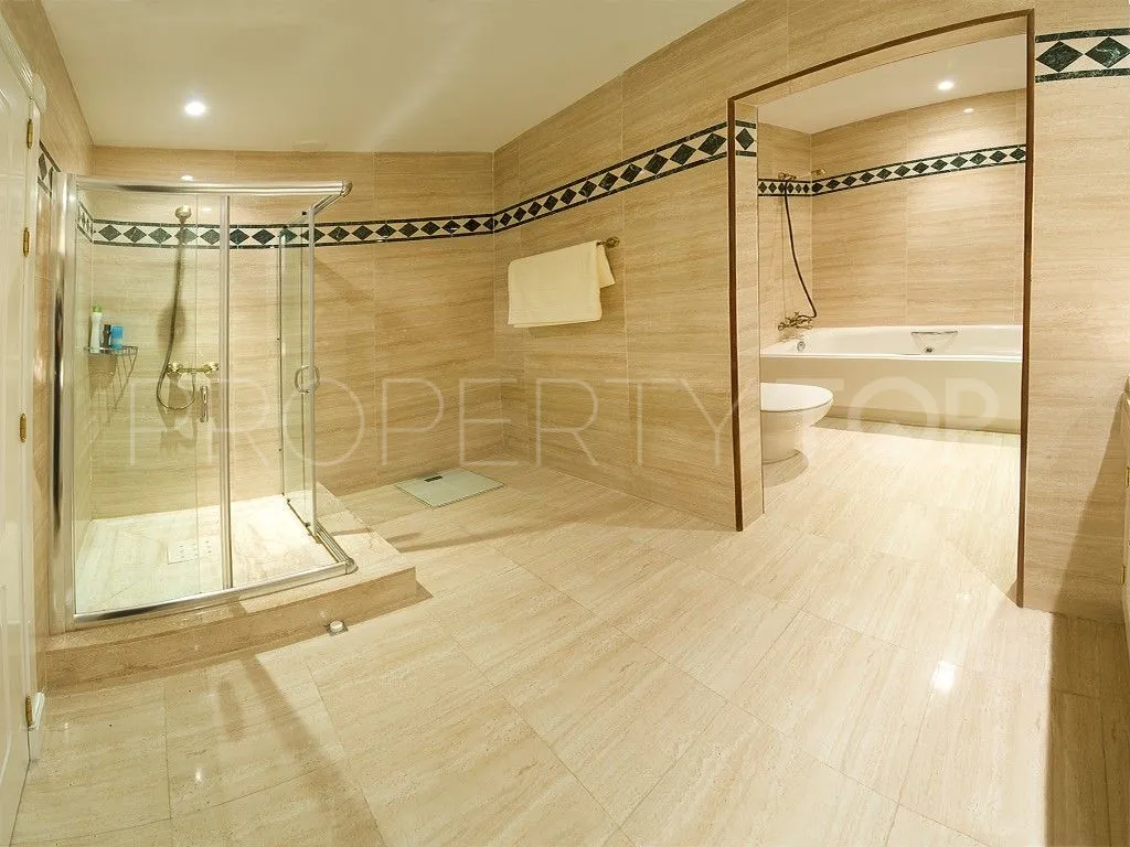 Apartamento planta baja de 2 dormitorios a la venta en La Corniche