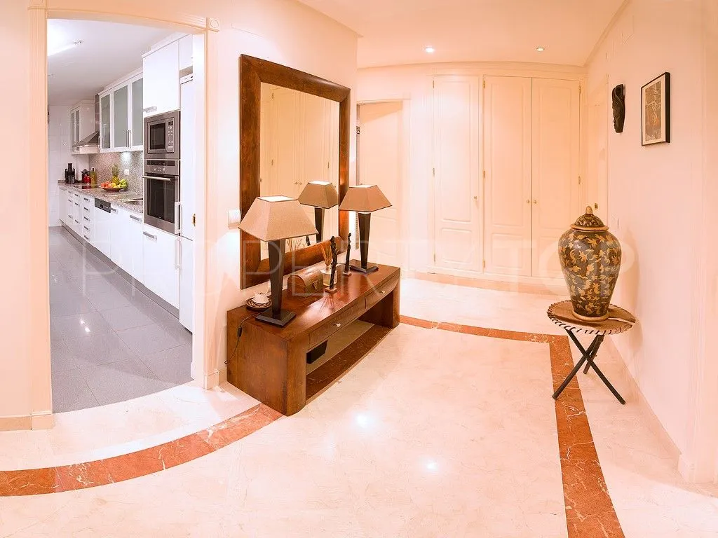 Apartamento planta baja de 2 dormitorios a la venta en La Corniche