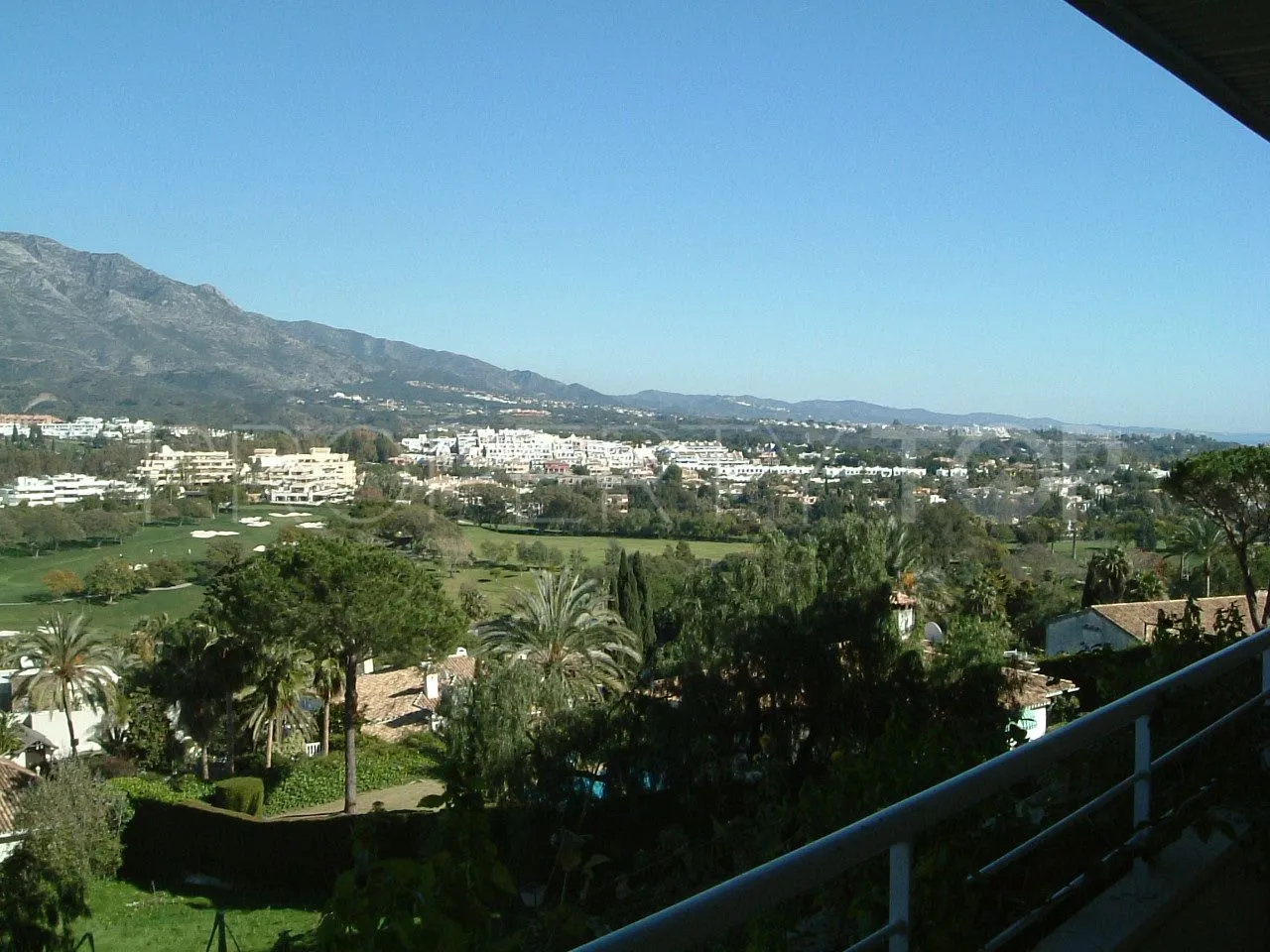 Apartamento planta baja de 2 dormitorios a la venta en La Corniche