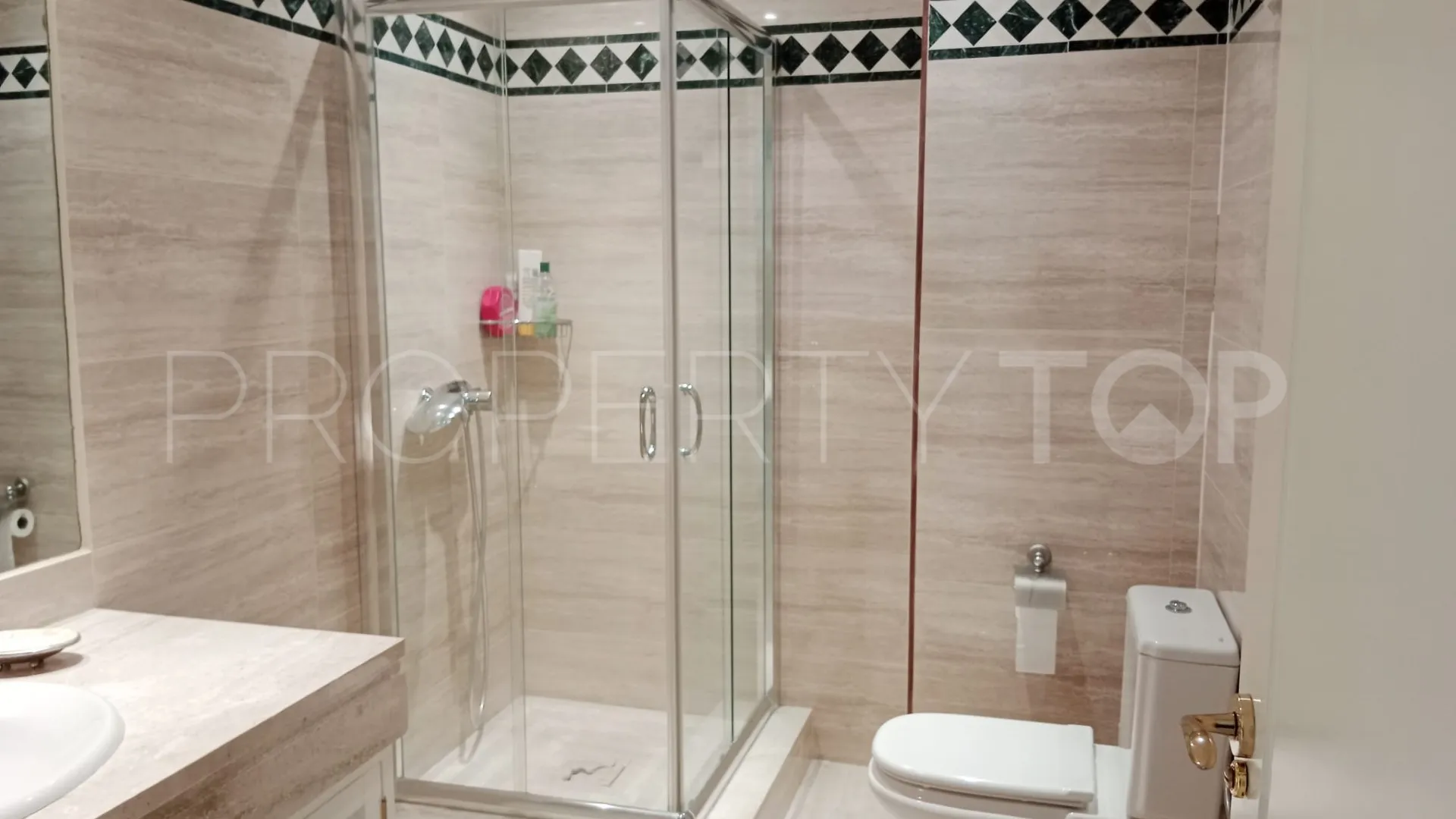 Apartamento planta baja de 2 dormitorios a la venta en La Corniche