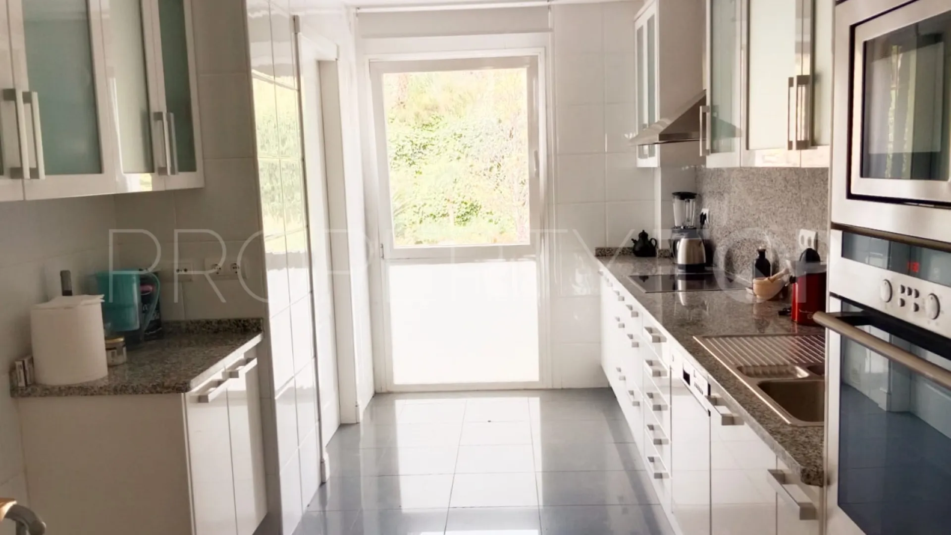 Apartamento planta baja de 2 dormitorios a la venta en La Corniche