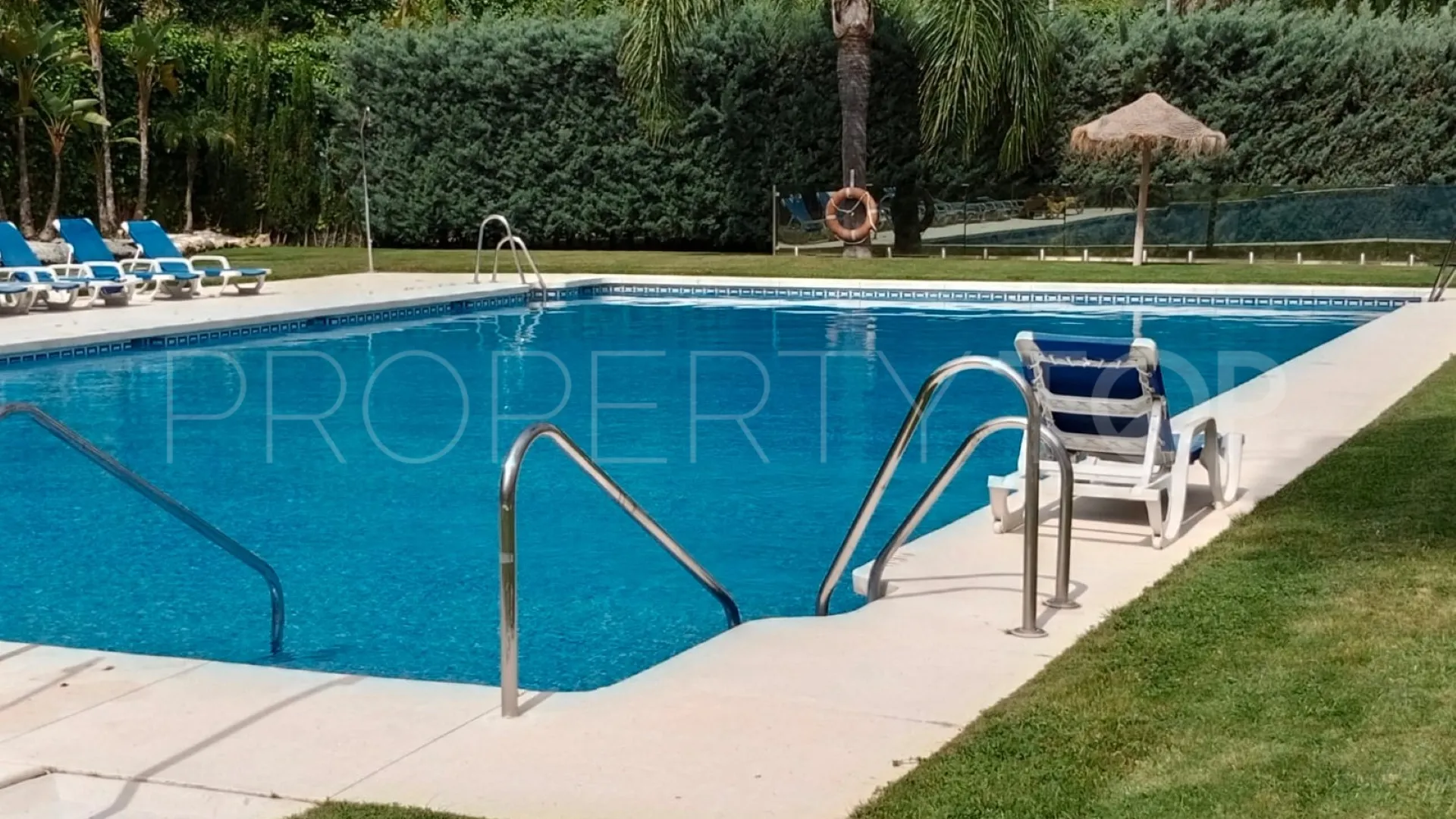 Apartamento planta baja de 2 dormitorios a la venta en La Corniche