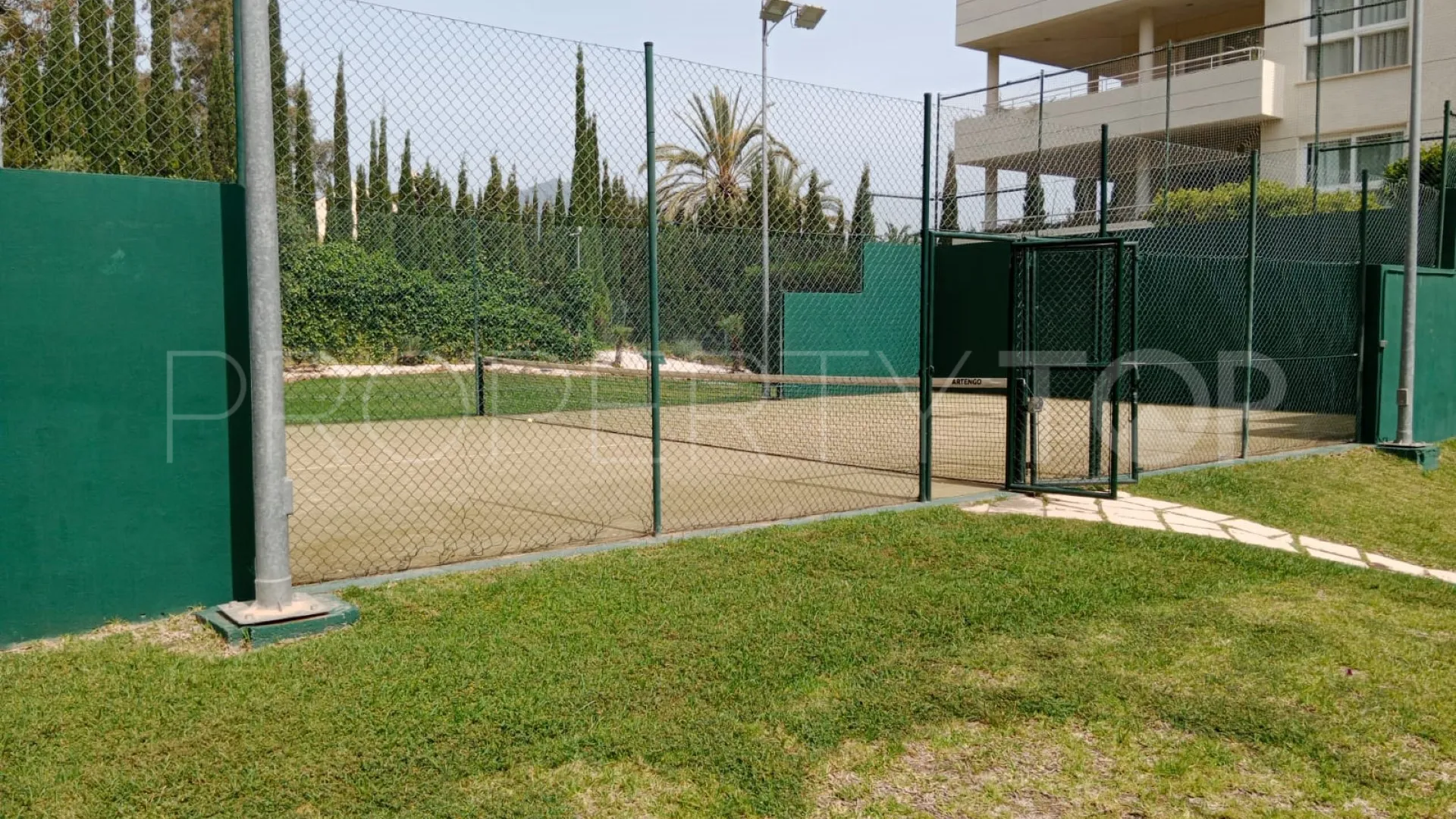 Apartamento planta baja de 2 dormitorios a la venta en La Corniche