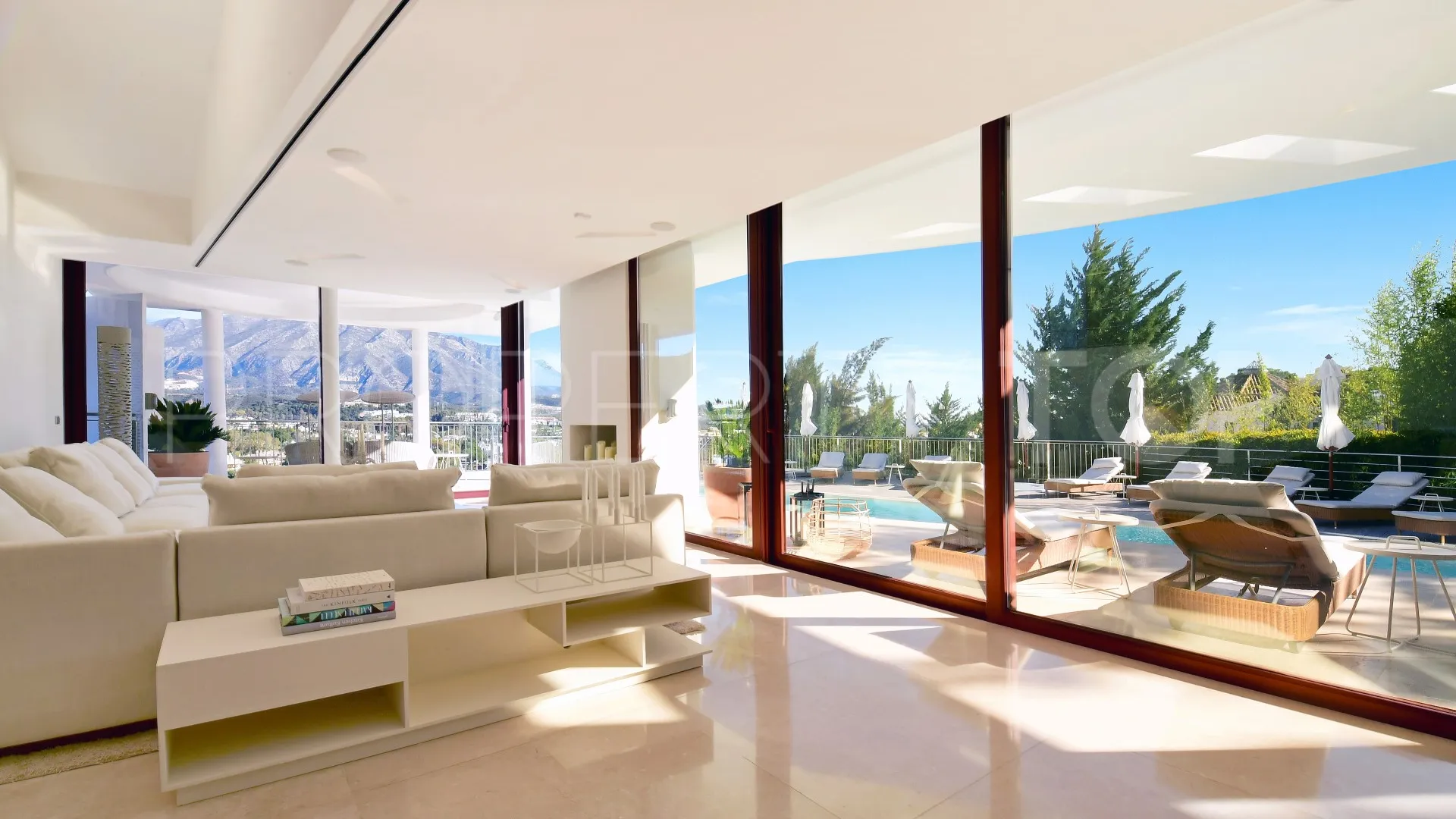 Villa for sale in Las Brisas