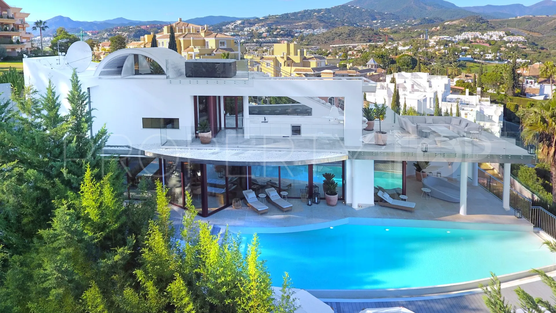 Villa for sale in Las Brisas
