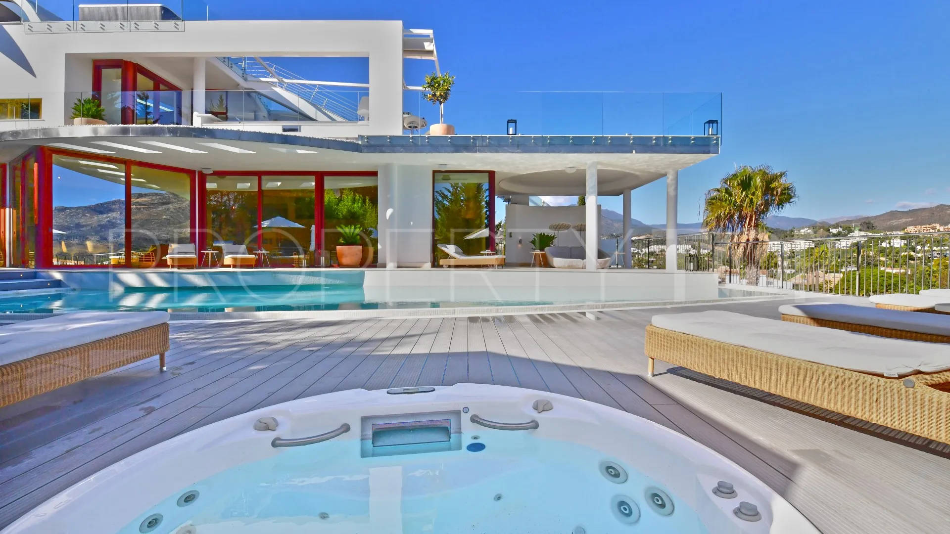 Villa for sale in Las Brisas