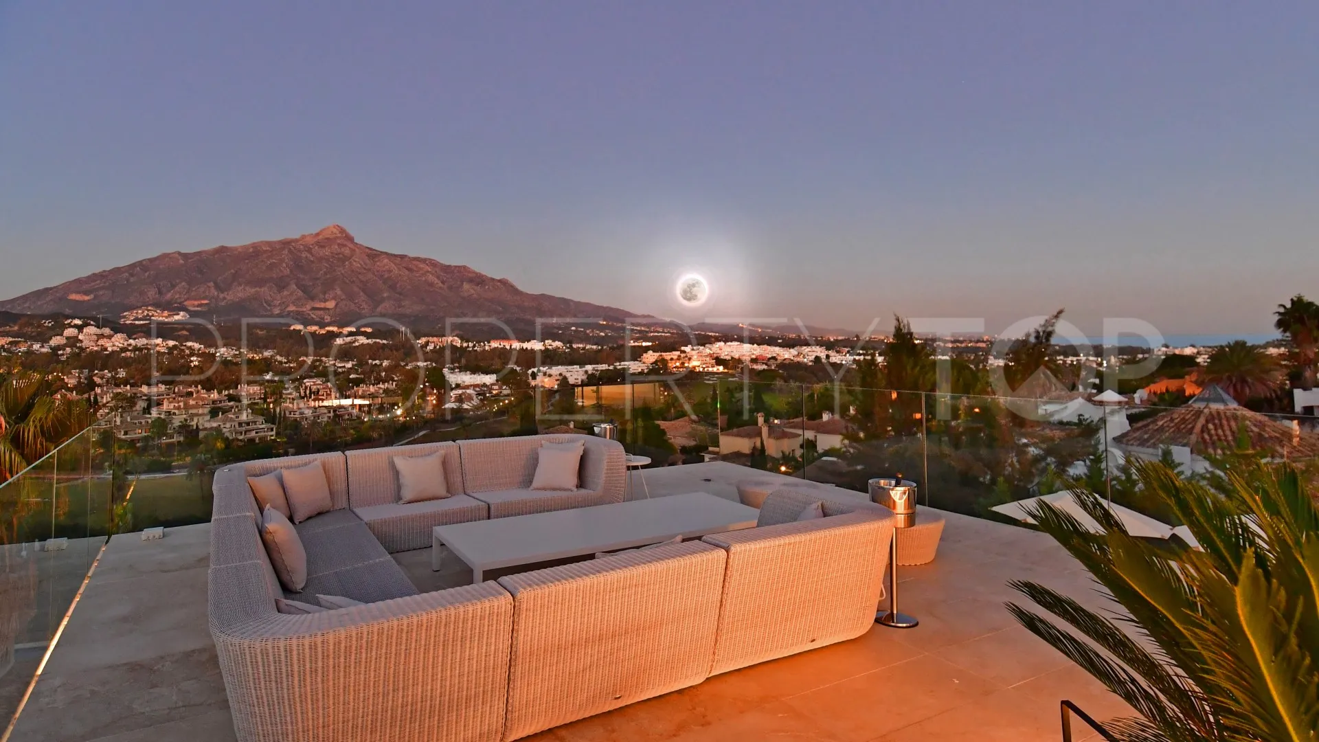 Villa for sale in Las Brisas