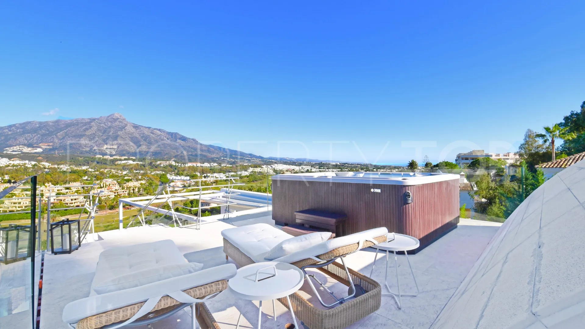 Villa for sale in Las Brisas