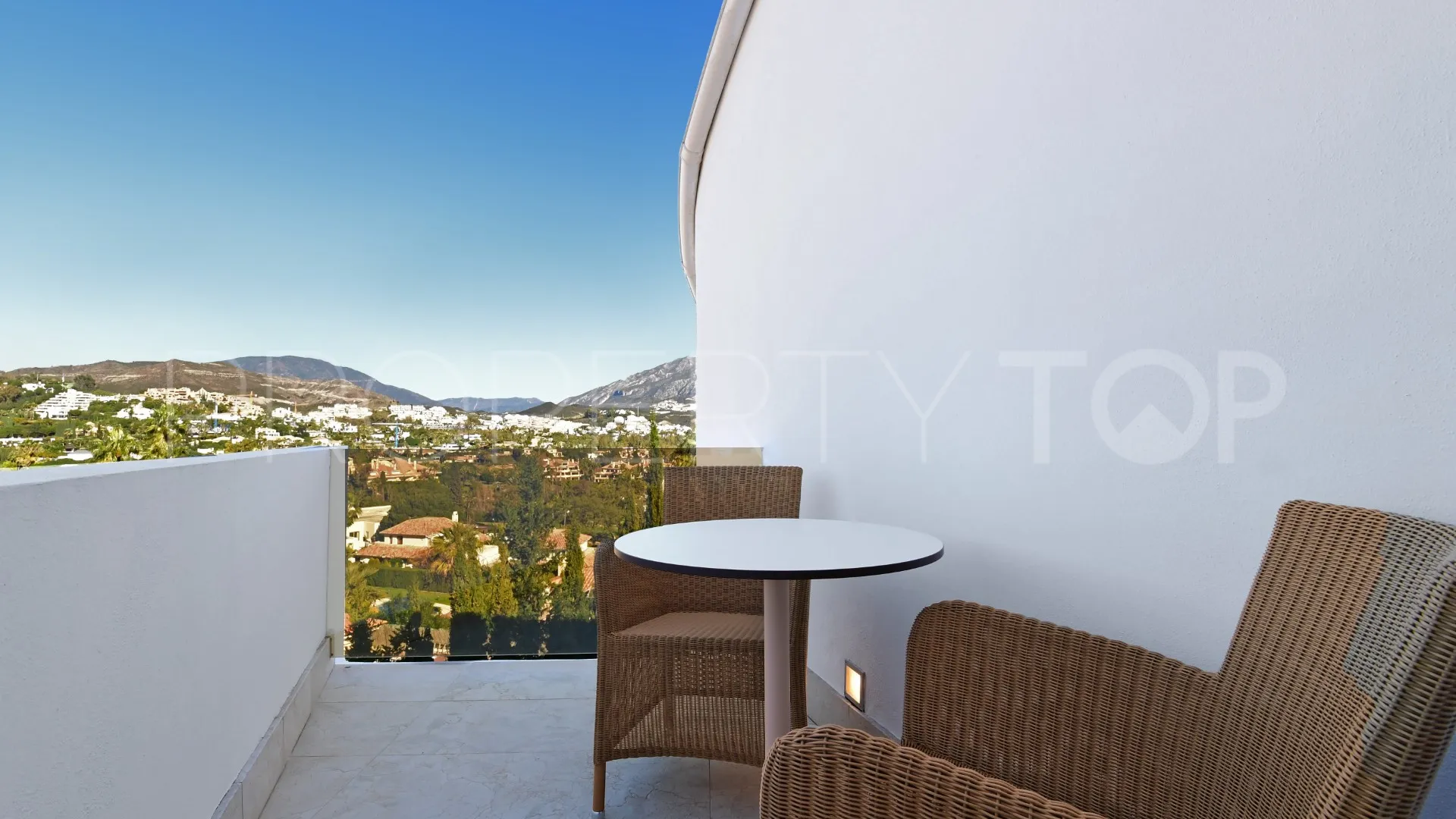 Villa for sale in Las Brisas