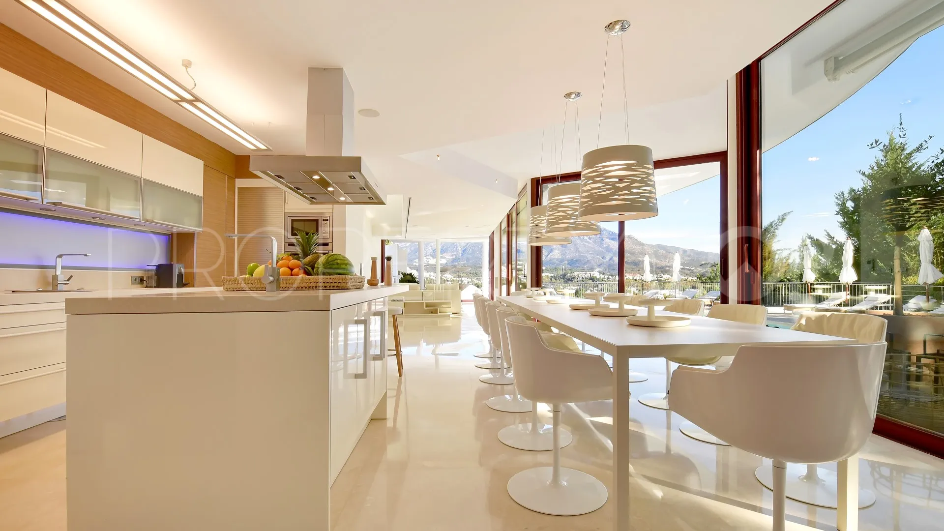 Villa for sale in Las Brisas