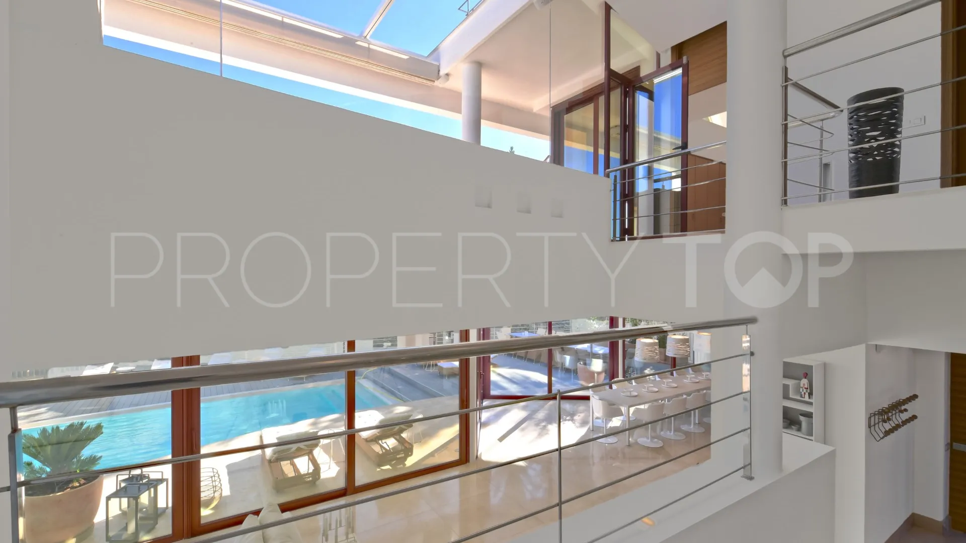 Villa for sale in Las Brisas