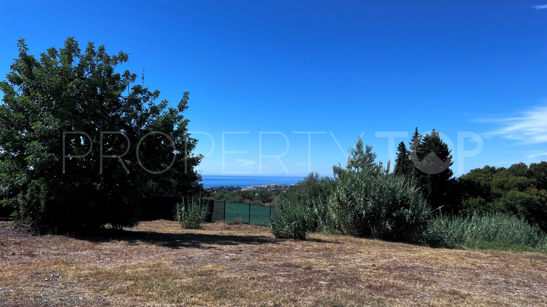 Plot for sale in Los Picos