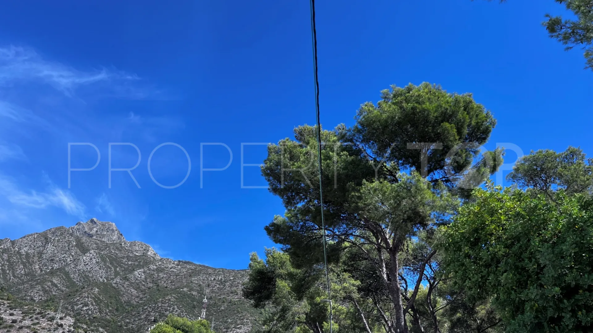Plot for sale in Los Picos