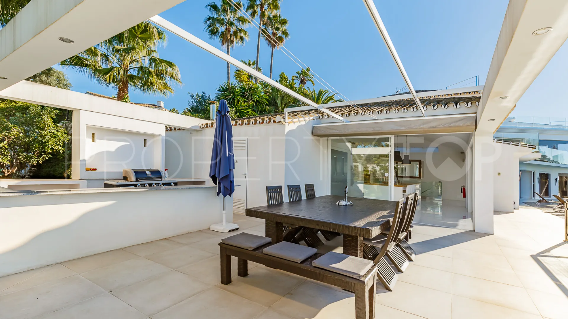 Villa en venta de 5 dormitorios en Hacienda las Chapas