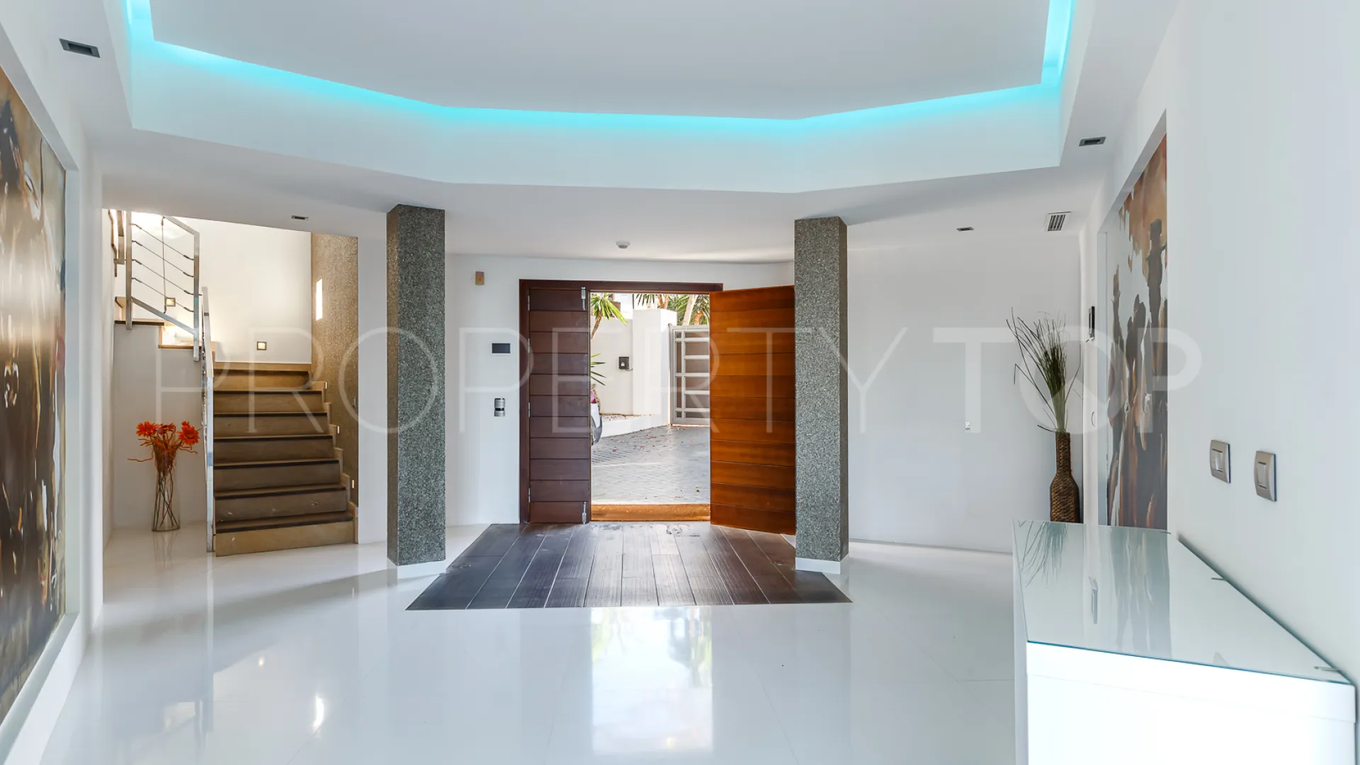 Villa en venta de 5 dormitorios en Hacienda las Chapas