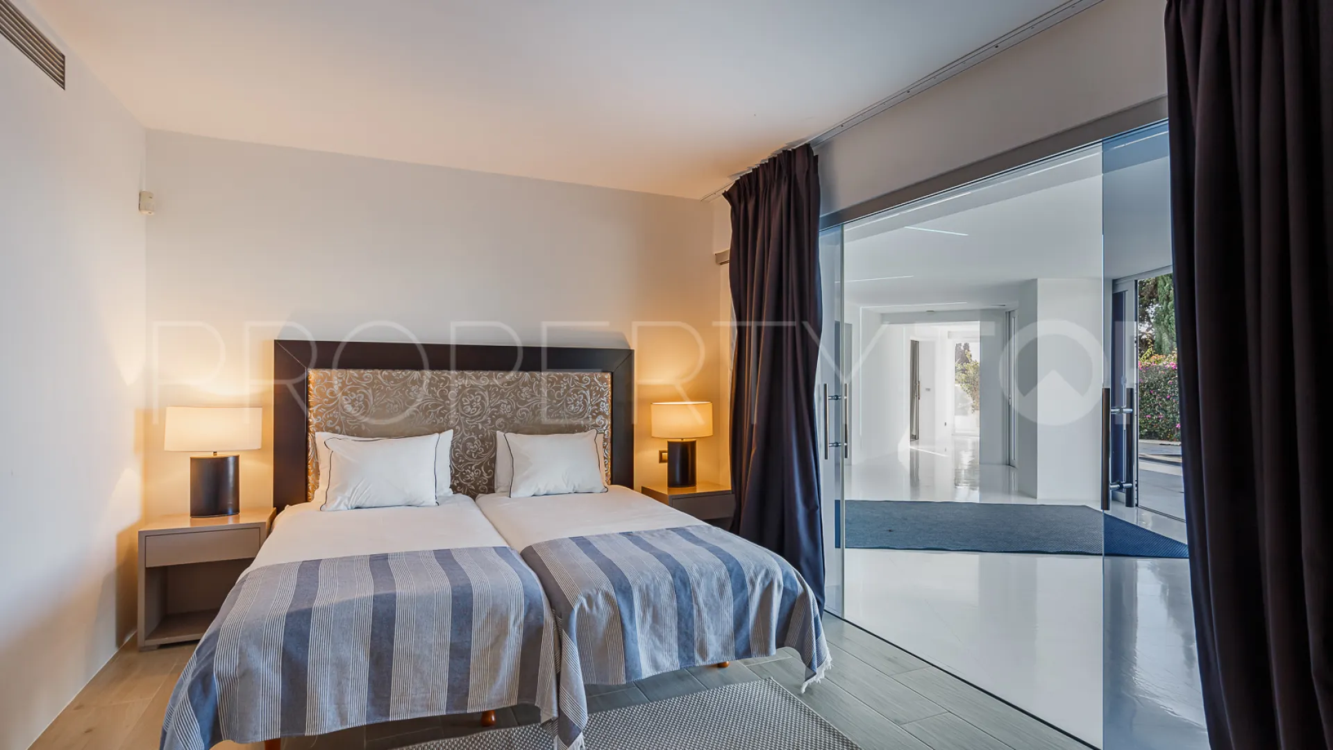 Villa en venta de 5 dormitorios en Hacienda las Chapas