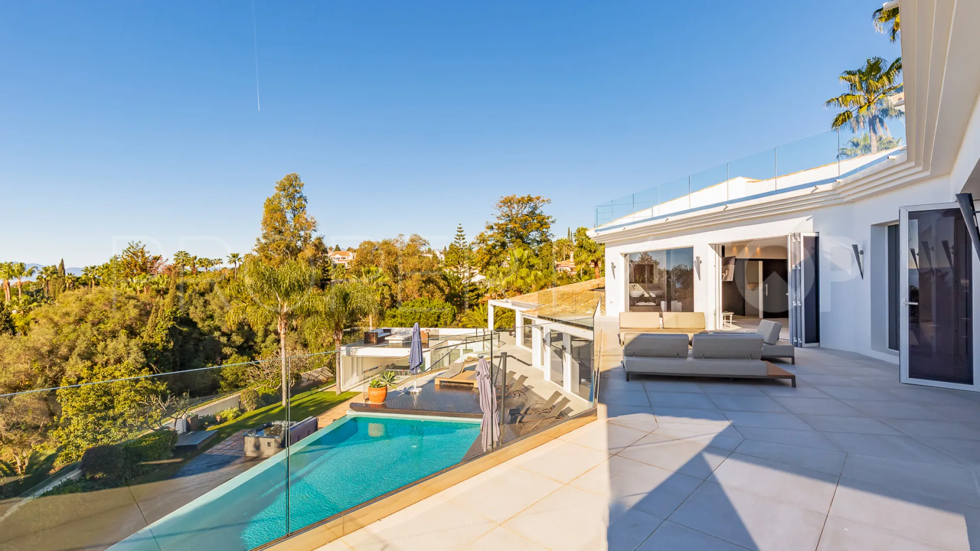 Villa en venta de 5 dormitorios en Hacienda las Chapas