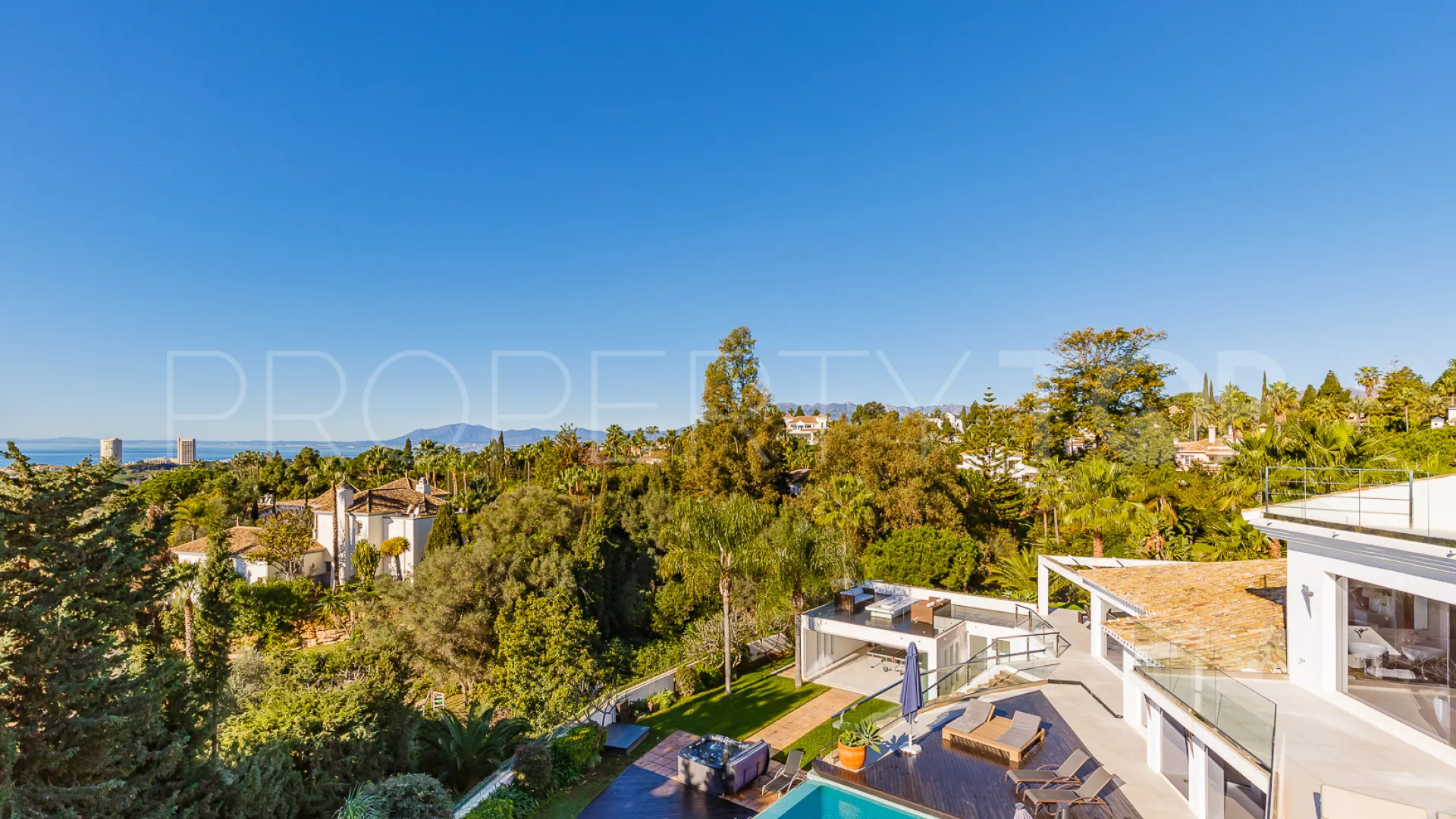 Villa en venta de 5 dormitorios en Hacienda las Chapas