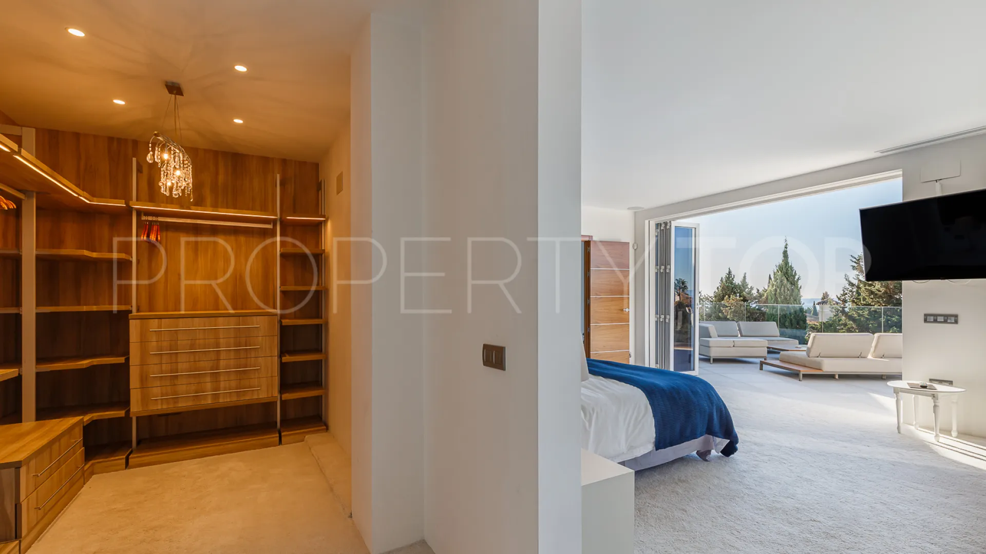 Villa en venta de 5 dormitorios en Hacienda las Chapas