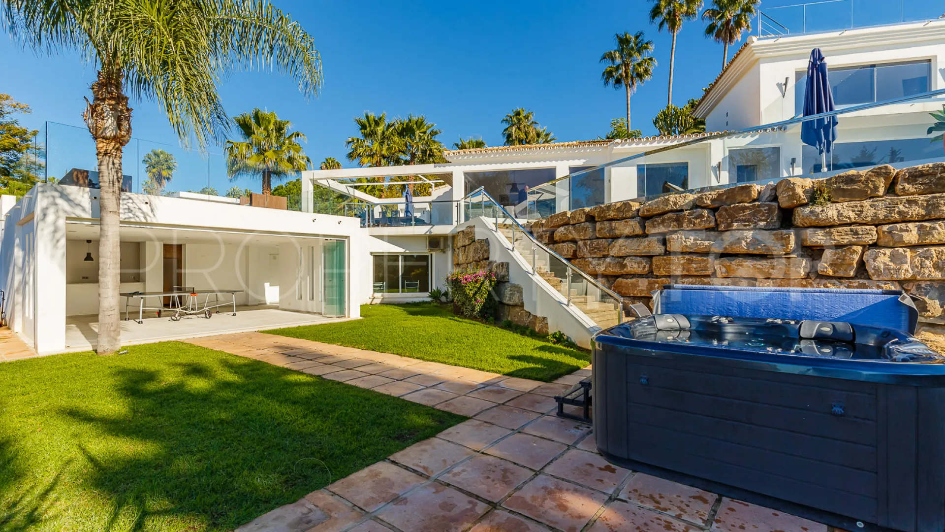 Villa en venta de 5 dormitorios en Hacienda las Chapas