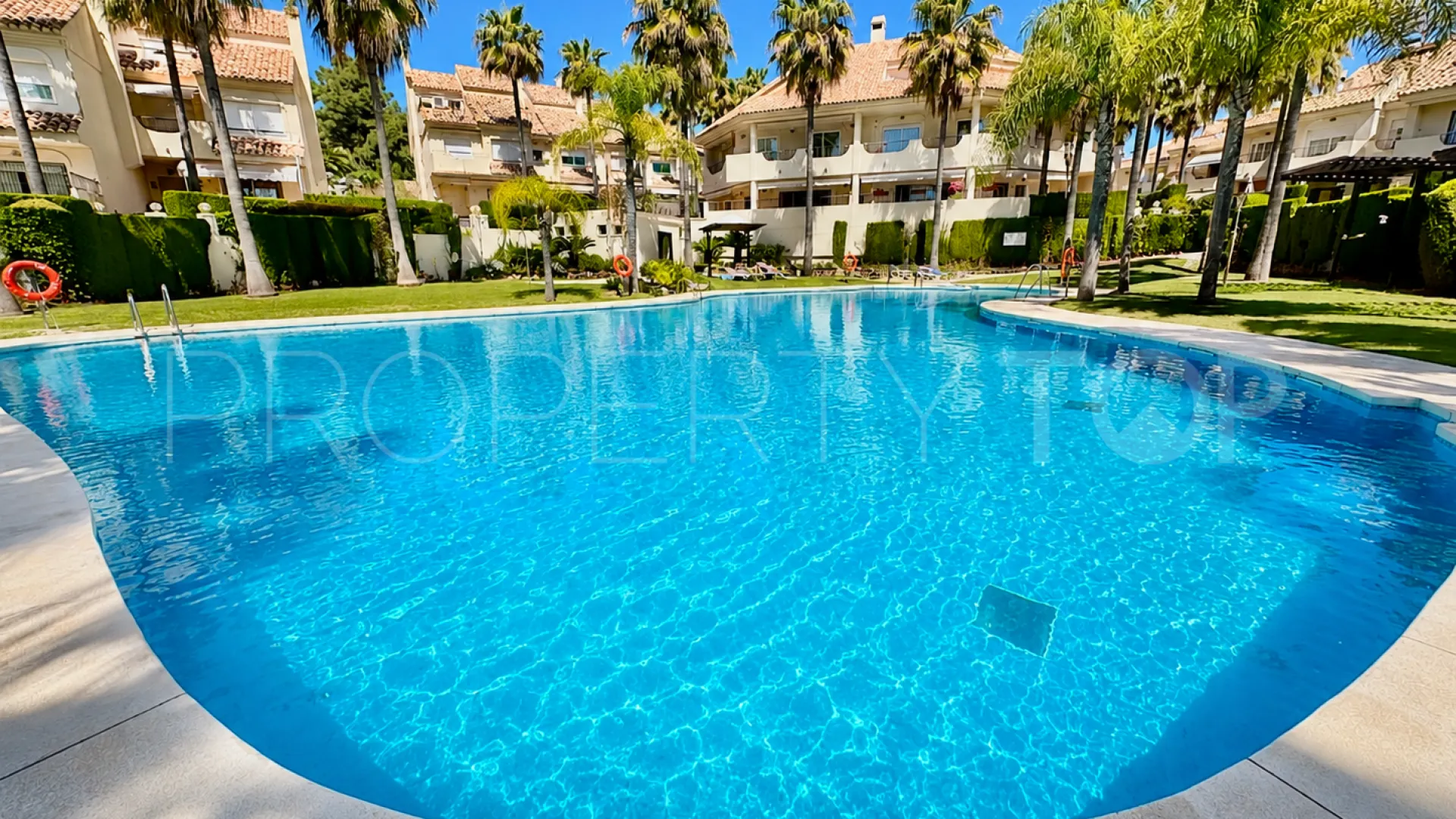 Adosado en venta con 3 dormitorios en Costabella