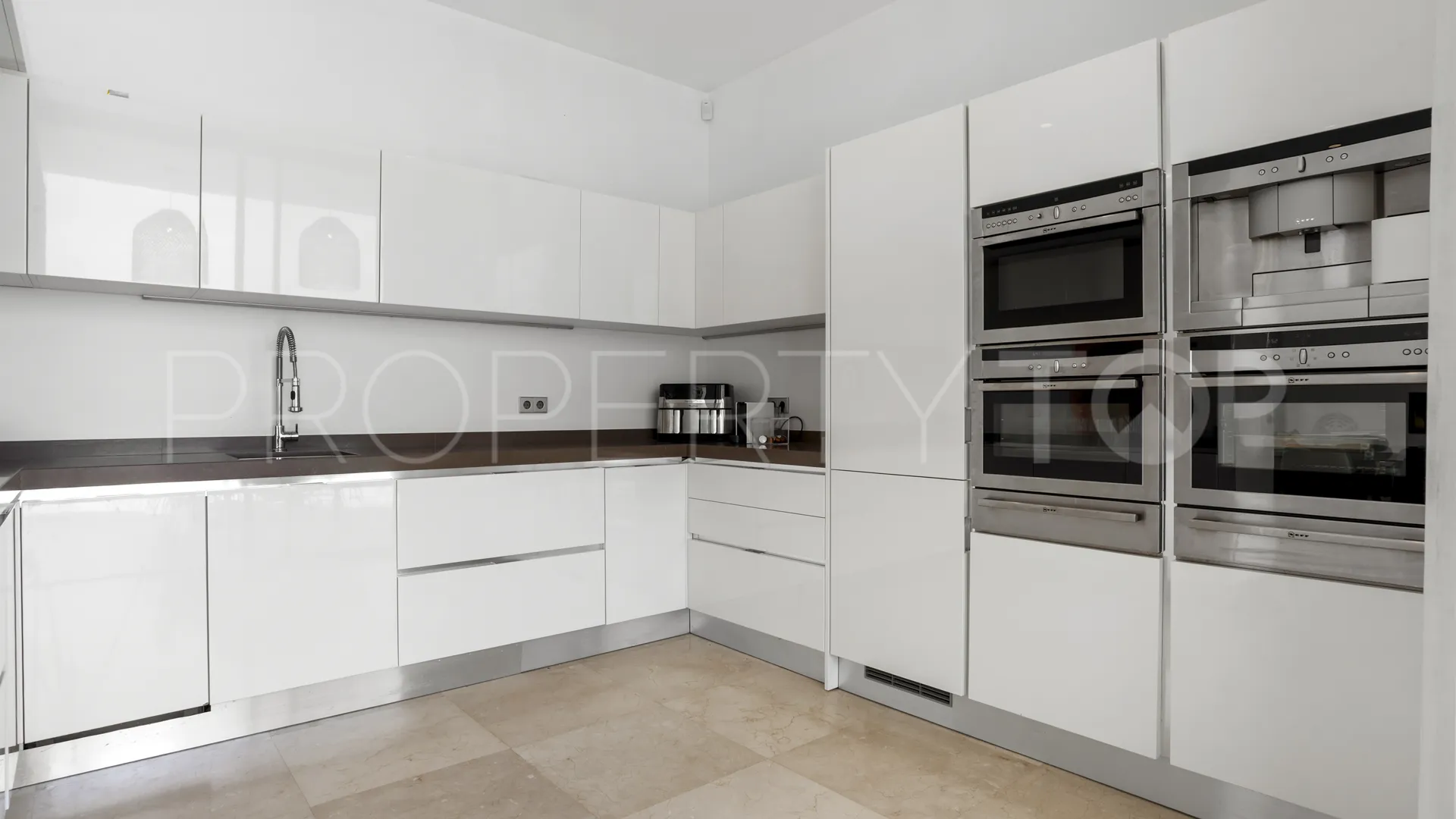 5 bedrooms villa for sale in Los Capanes del Golf