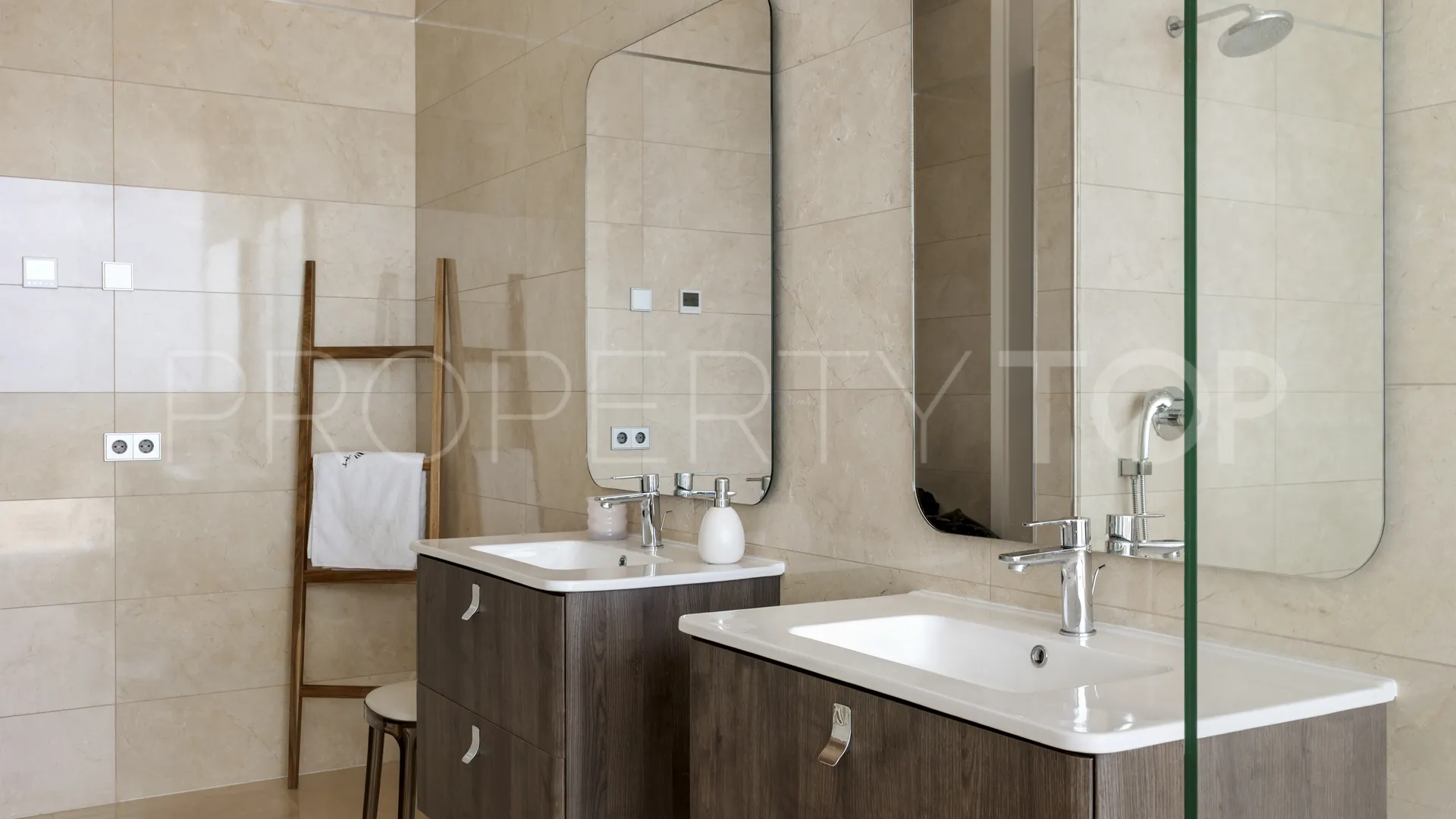 5 bedrooms villa for sale in Los Capanes del Golf