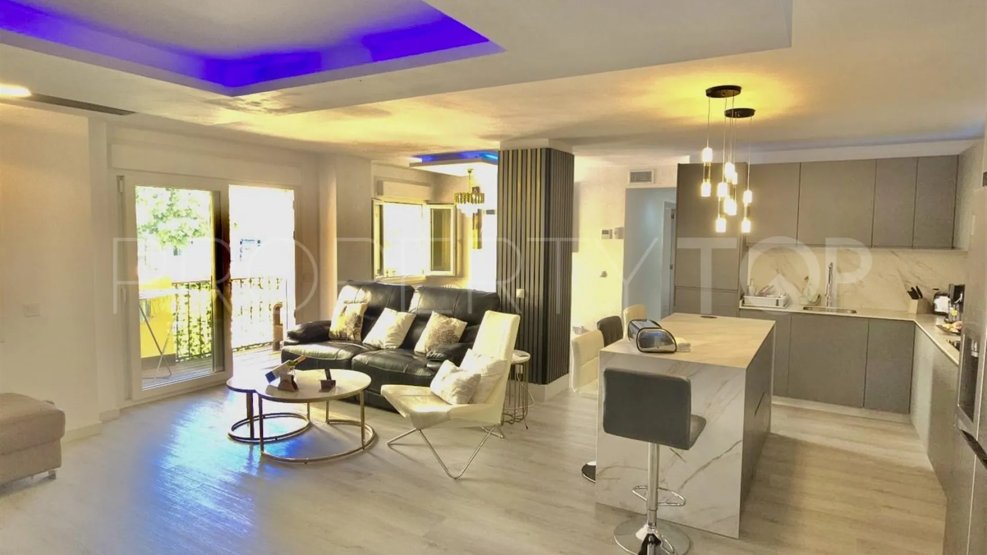 Marbella Centro, apartamento de 3 dormitorios a la venta