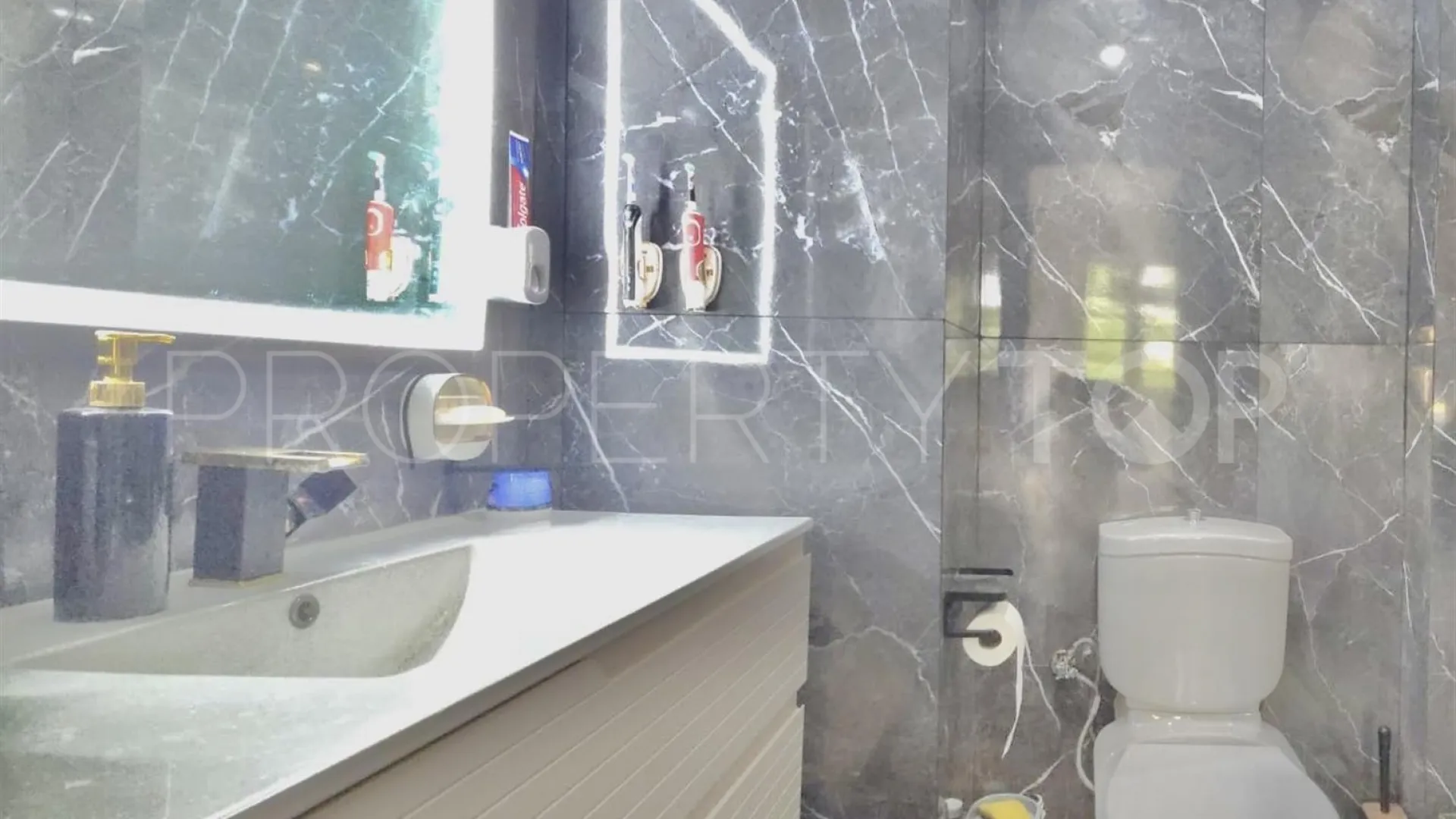 Marbella Centro, apartamento de 3 dormitorios a la venta
