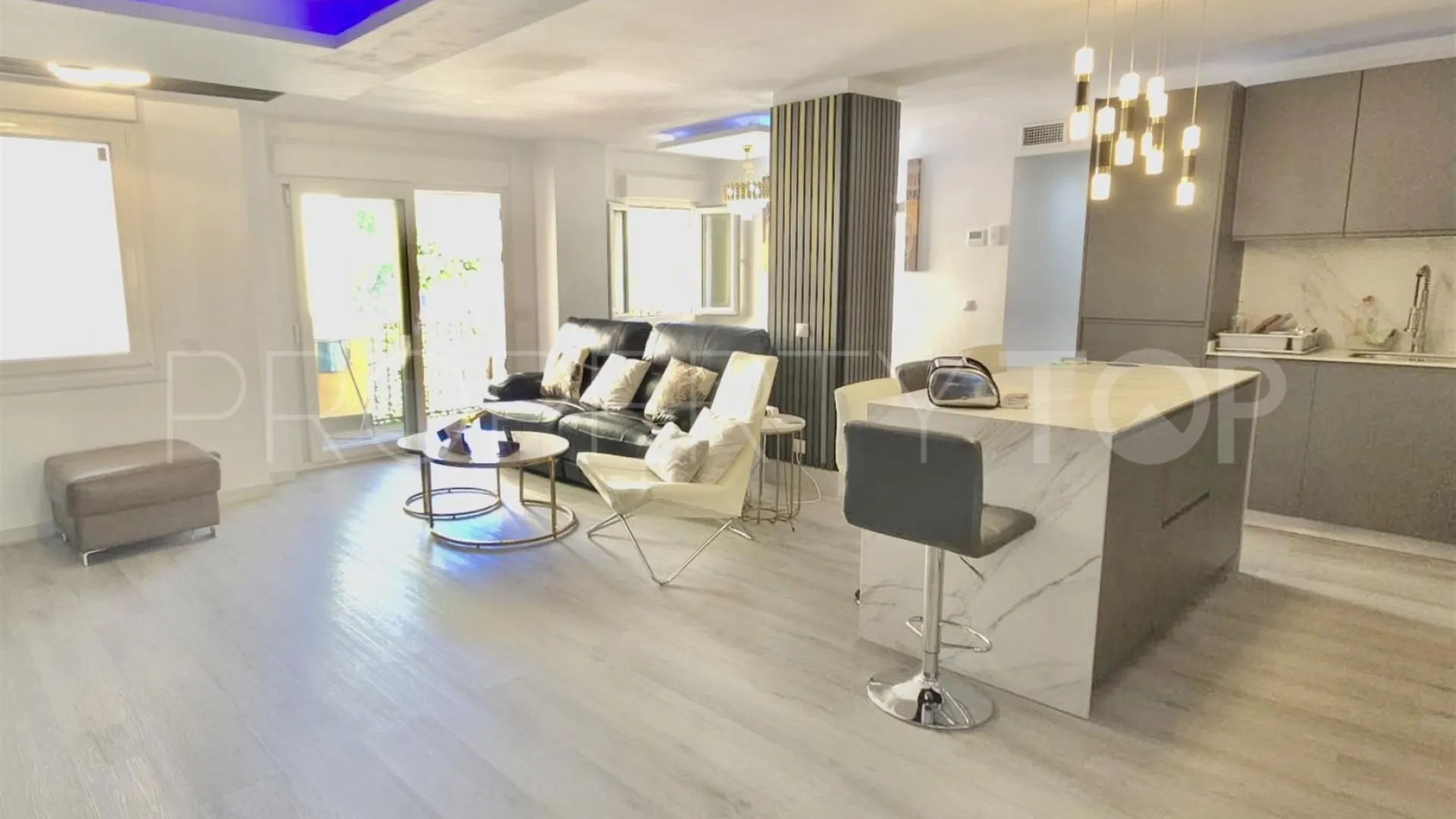 Marbella Centro, apartamento de 3 dormitorios a la venta